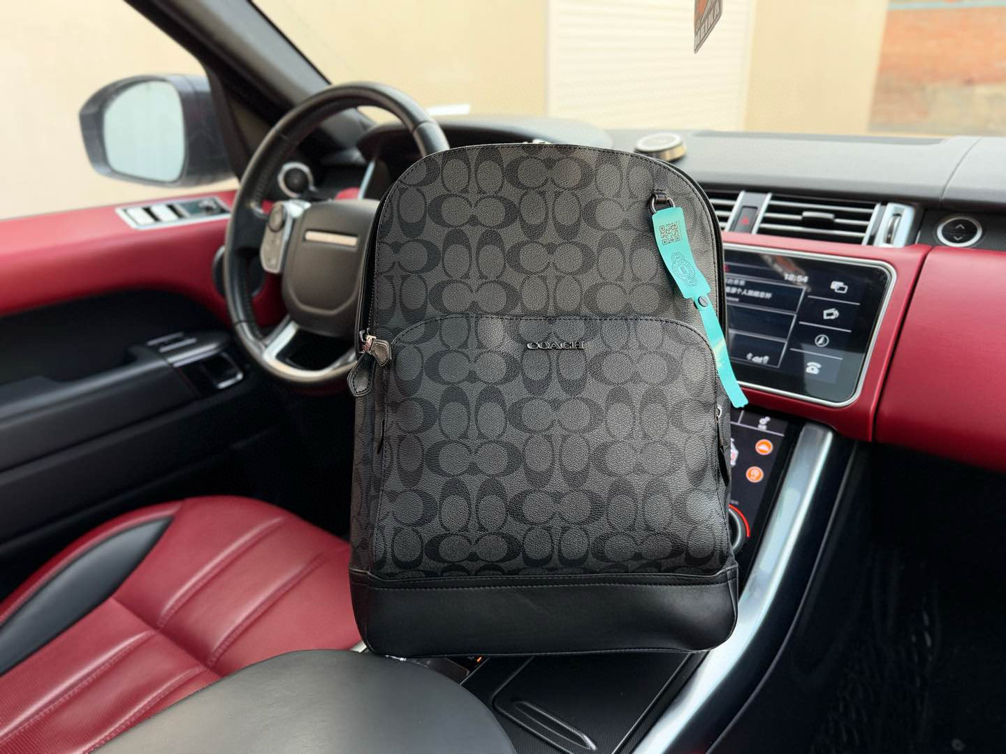 💰280 📷高端货‼️ 新款 “Coach/蔻驰”双肩包 💼 COACH蔻驰双肩包 Graham 经典金属标志老花印花 涂层帆布拼光滑牛皮革 书包背包双肩包 大号 男款 炭黑色 专用内里 顺滑拉链  内设电脑隔层 拉链暗袋 尺寸：28x42x11cm