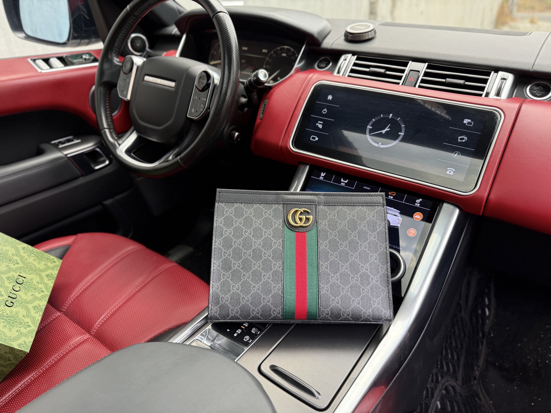 💰240 📷高端货‼️ 新款 “ GUCCI ”古奇手拿包💼 GUCCI古驰手抓包 GUCCI古驰 Ophidia 老花Logo双G 帆布拼皮革 帆布包手拿包 男款 商务休闲 高清五金logo标志、内里隔层!专用内里。顺滑拉链、做工精致每个细节到位!男人必备款。规格:26x19.5x5cm 配折叠礼盒🎁