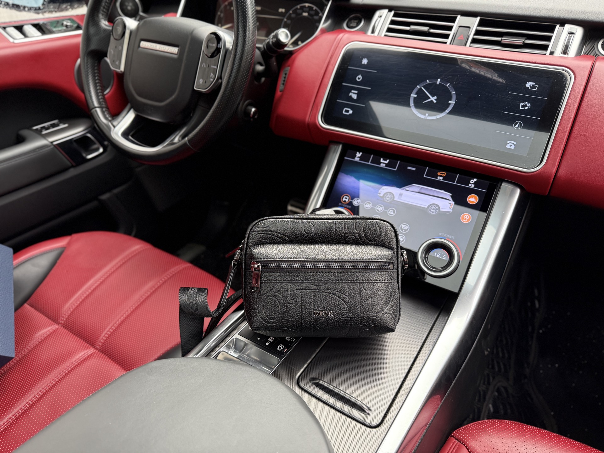 💰260 📷高端货‼️ 新款 “ DIOR ”迪奥单肩包 💼 dior迪奥邮差包 DIOR迪奥 Rider 2.0 可调节肩带拉链开合 Oblique 提花帆布拼粒面小牛皮 邮差包单肩斜挎包 常规 男款 黑色 进口原厂帆布面料🐂高清五金logo标志、专用里内里。rj超顺滑拉链、油边超平滑、做工精致每个细节到位!潮男必备款。规格:大号:23x17x8cm 小号:19x14x7cm 配折叠礼盒🎁