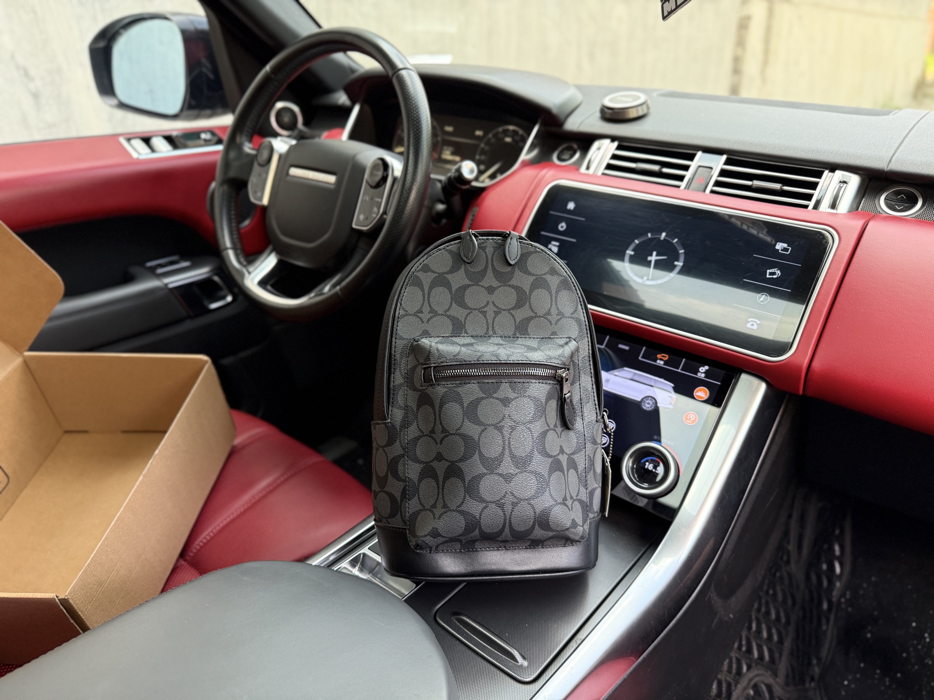 💰240 📷高端货‼️ 新款 “ COACH ”蔻驰胸包💼 coach蔻驰单肩斜挎包胸包 COACH蔻驰 West 20 经典标志多功能口袋 帆布拼牛皮革 胸包单肩包斜挎包 中号 男款 黑色 高清五金logo标志、专用里内里。顺滑拉链、边超平滑、做工精致每个细节到位！男人必备款。规格：19.5x35x8cm 配飞机礼盒🎁