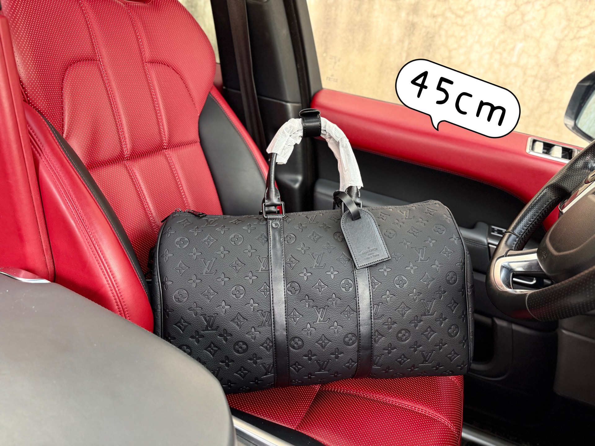 💰320 📷高端货‼️ 新款 “Louis Vuitton”lv旅行袋💼
路易威登旅行袋手提旅行包 LOUIS VUITTON keepall 45 可拆卸可调节肩带拉链开合大容量 压纹皮革 旅行包单肩斜挎手提包 大号 男款 黑色 牛皮拼Monogram涂层帆布 单肩斜挎手提旅行包 宽敞的容量和可调节肩带适用于工作、休闲或出行 高清五金logo标志、内里隔层!专用内里。顺滑拉链、做工精致每个细节到位!男人必备款。尺寸:45x27x20cm