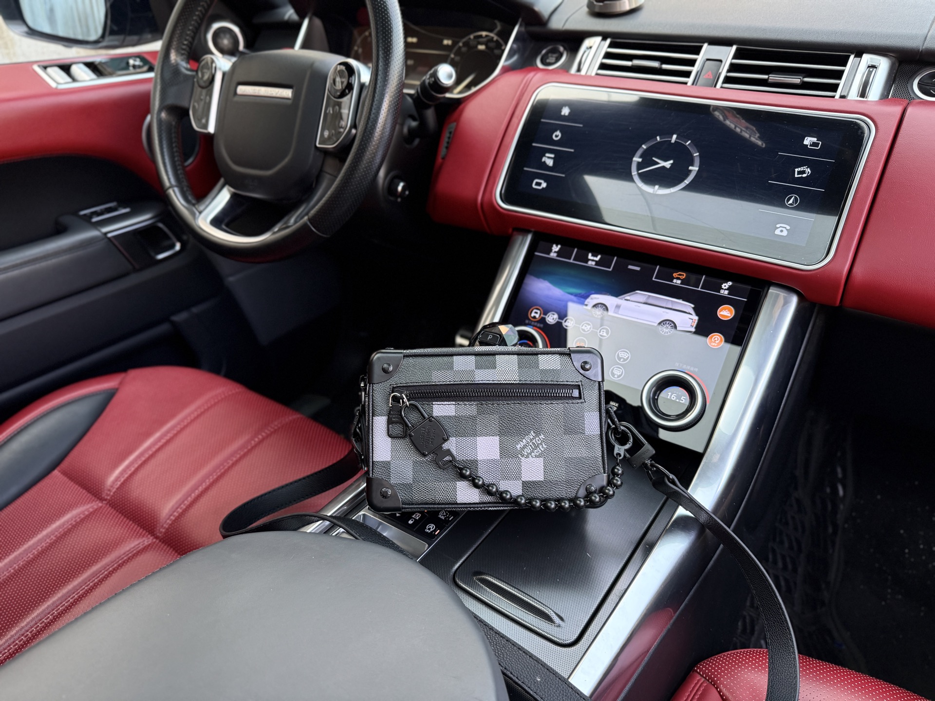 💰280 📷高端货‼️ “ Louis Vuitton ”lv单肩包💼 路易威登单肩包 盒子包 单肩斜挎箱子包 M14922 LOUIS VUITTON SOFT TRUNK 品牌字母格子印花 涂层帆布 钱包 迷你 男款 黑色 箱子包 Monogram Eclipse 涂层帆布—织物内衬—牛皮饰边—拉链外袋—内贴袋!规格18.5x13x8cm 配礼盒🎁🛃