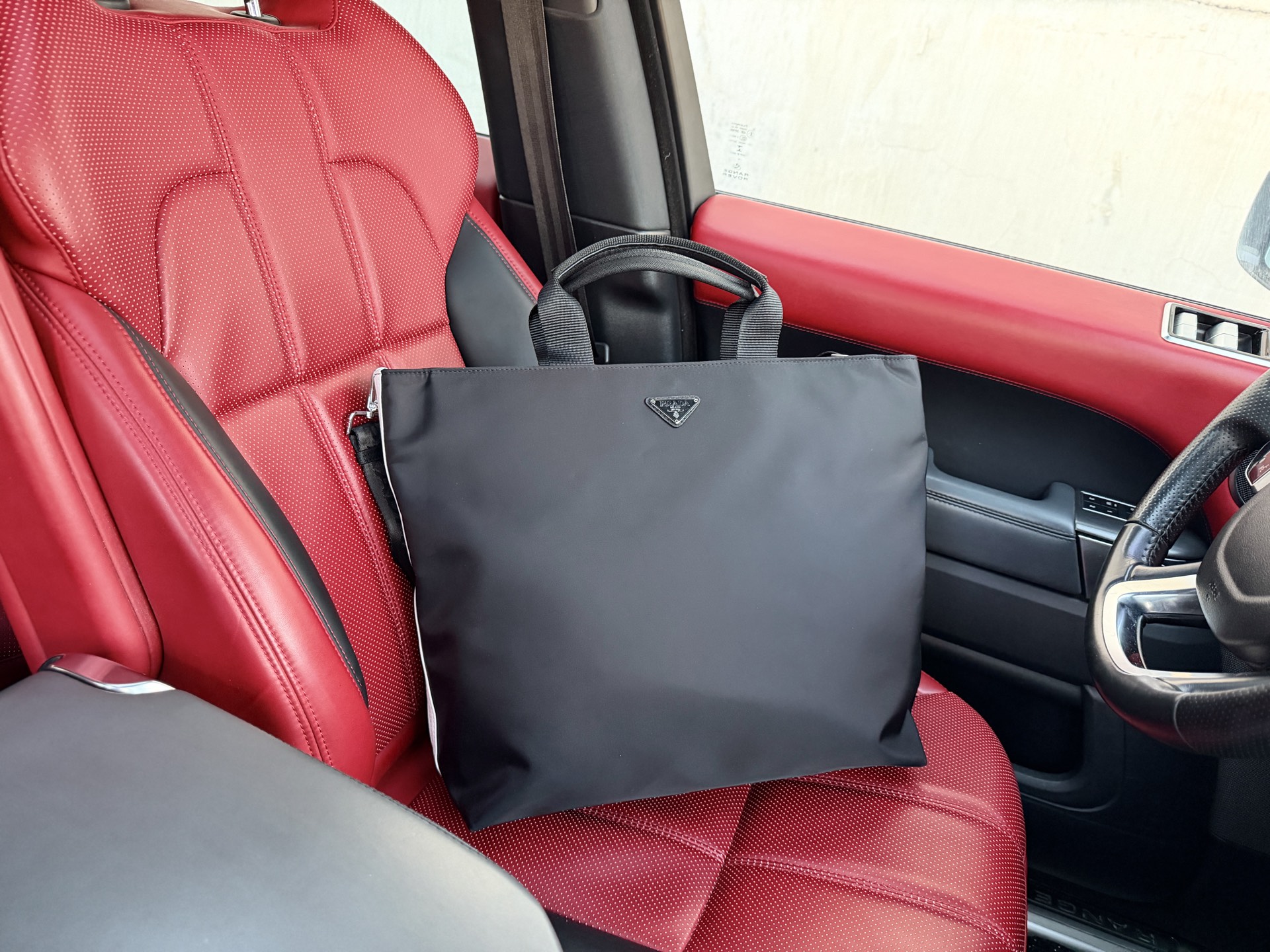 P180 High-end Goods‼ ️New "Prada" Prada Briefcase Prada Tote Bag Hand-ball Crossbody Bag Prada Special Lining. Smooth Zipper, Exquisite Workmanship And Every Detail Is In Place A Must-have For Men. Size: 38x37x15cm
