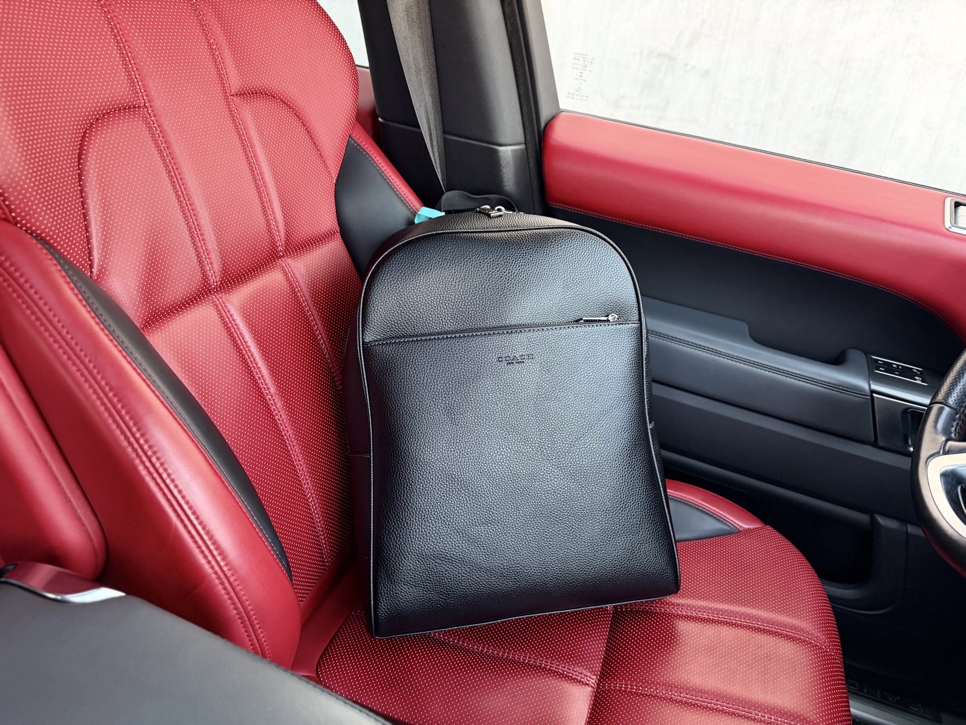 P248 High-end Goods‼ ️ New "Coach" Backpack Upgraded Version Of Coach Backpack Coach Owen 29 Embossed Large Capacity Pebbled Leather Backpack Large Size Men's Black Built-in Computer Compartment Zipper Hidden Pocket High-definition Hardware Logo Mark, Special Lining. Smooth Zippers, Smooth Oiled Edges, And Exquisite Workmanship. Every Detail Is In Place A Must-have For Trendy Men. Size: 29.5x42x11cm