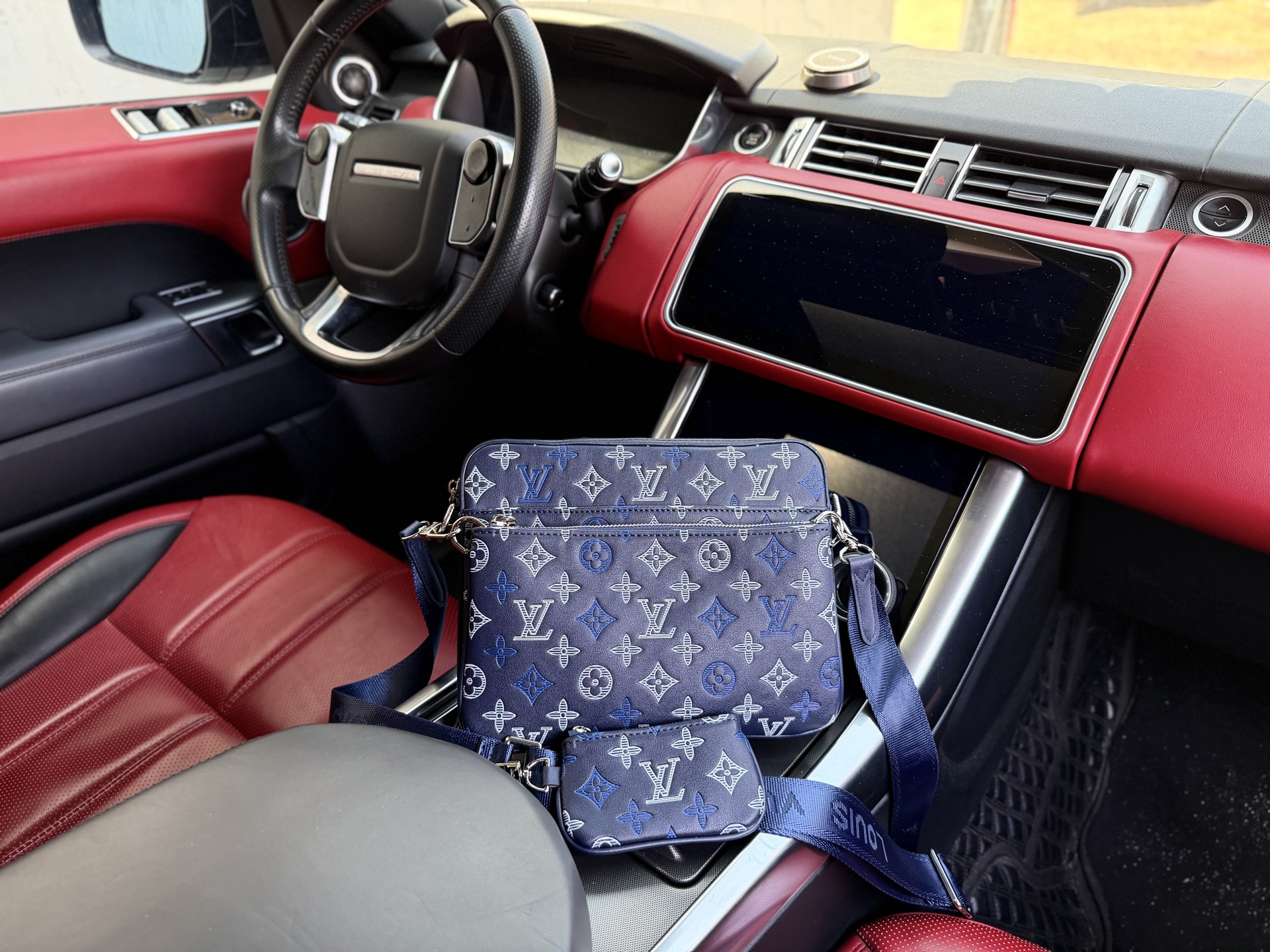 Louis Vuitton Crossbody Bag M28618 10007