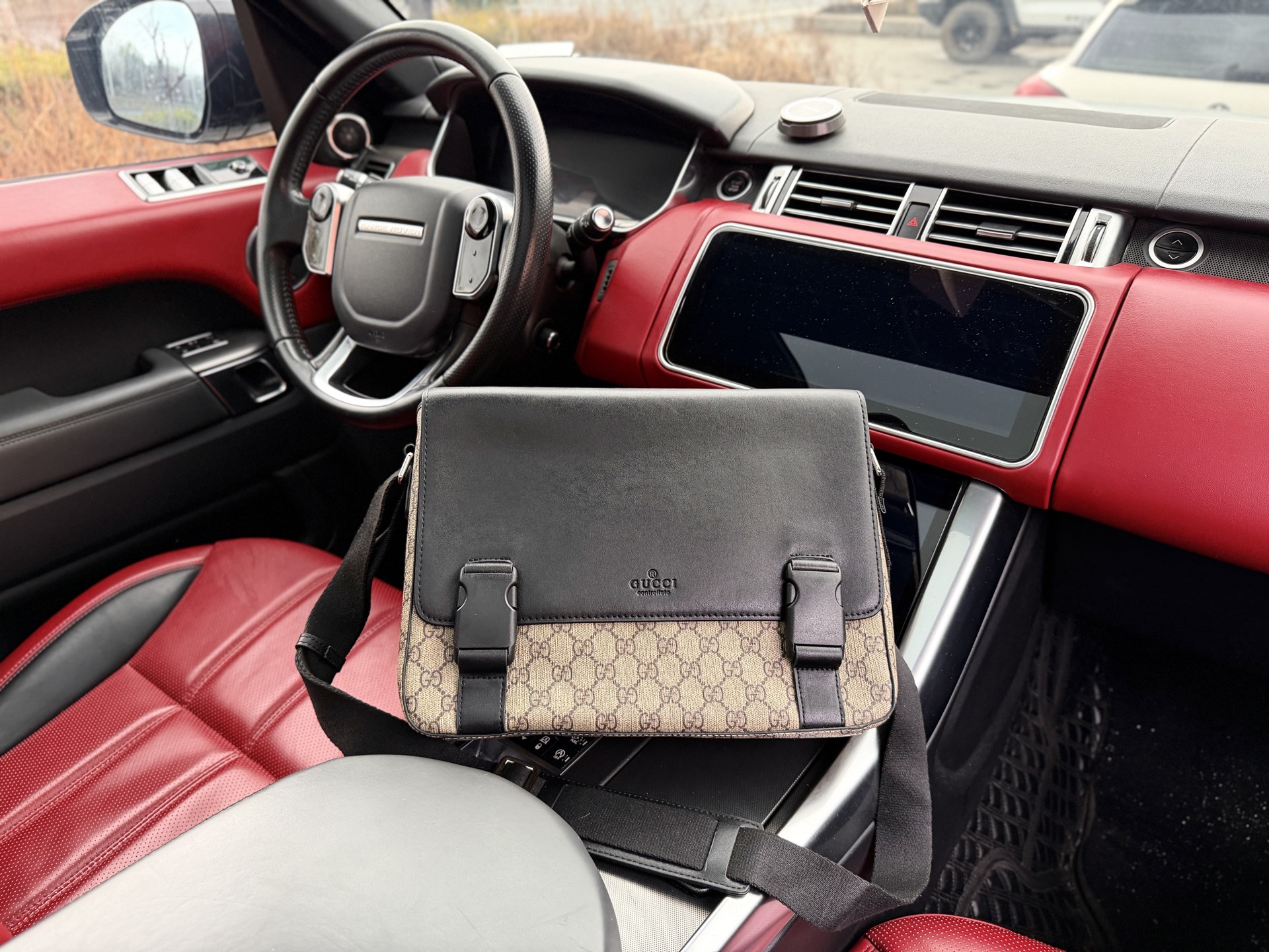 Alternative view of Gucci Crossbody Bag 10005