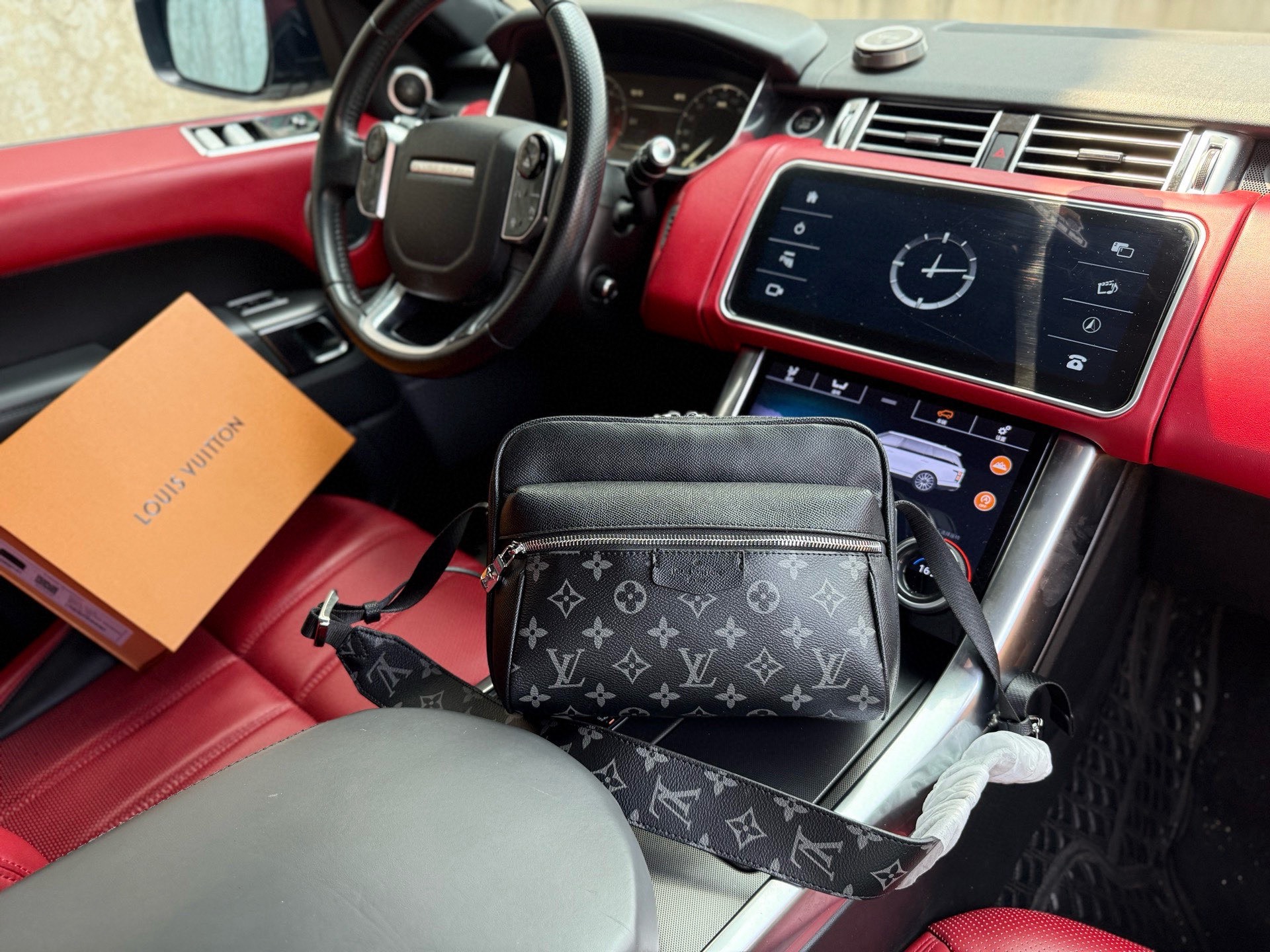 P158 High-end Goods‼ ️ New "Louis Vuitton" Lv Shoulder Bag Louis Vuitton Shoulder Bag Crossbody Messenger Bag Darth Vader Shoulder Bag M30233 Louis Vuitton Outdoor Classic Presbyopic Adjustable Non-detachable Shoulder Strap Canvas Spelled Cow Leather Messenger Bag Crossbody Shoulder Bag Regular Men's Gray Black. Show Your Sporty Style. The Ideal Companion For Business Work. High-definition Hardware Logo And Inner Compartment Special Lining. Smooth Zipper, Exquisite Workmanship, Every Detail Is In Place A Must-have For Men. Dimensions: 26x20x10.5cm. Comes With Airplane Boxfolding Gift Boxchip