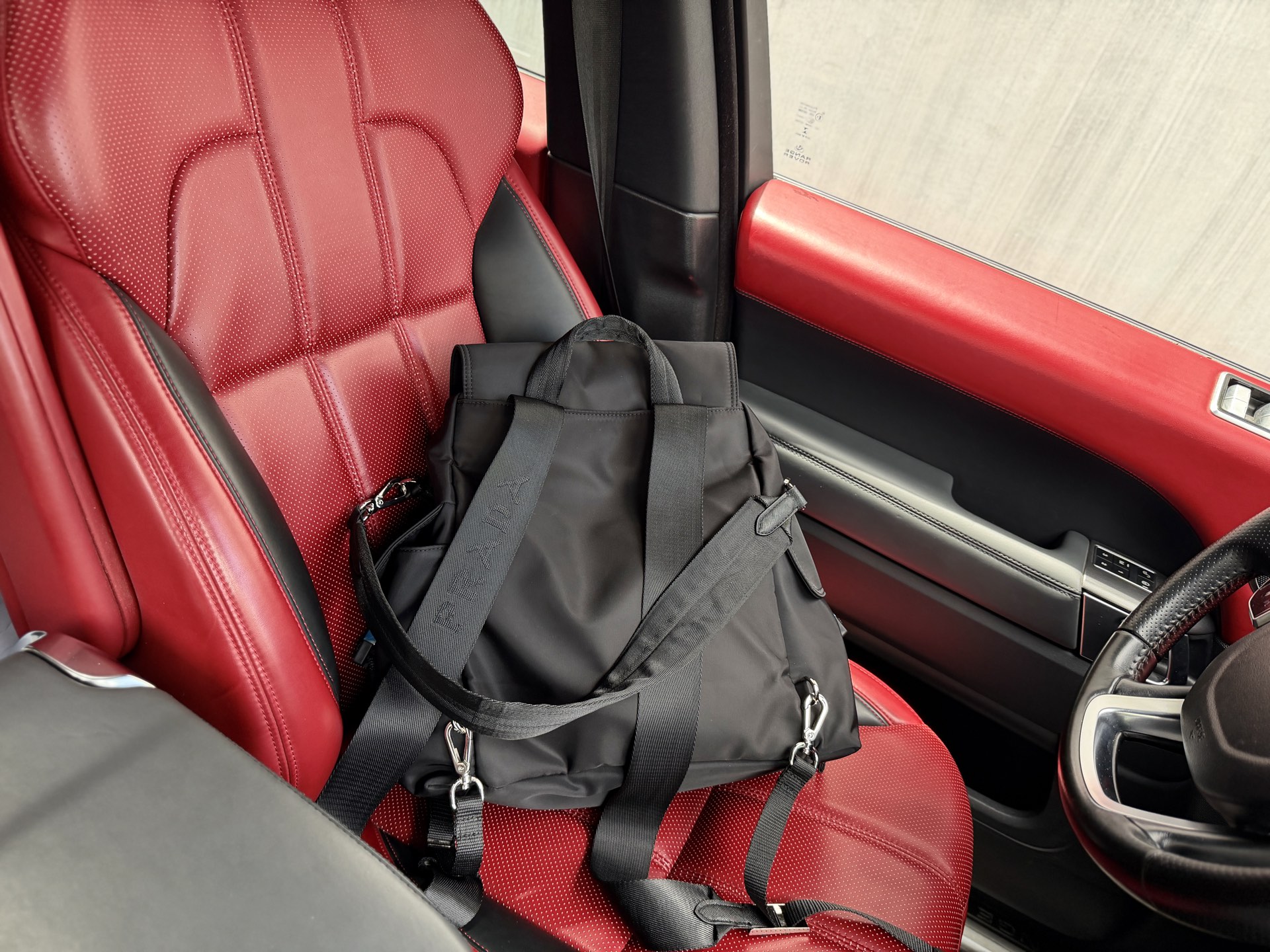 Prada 39x40x15cm everyday