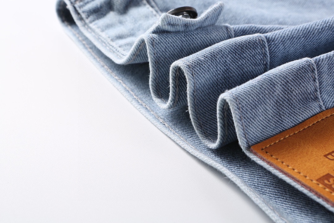 Burberry& Supreme 25ss 联名款战马牛仔外套牛仔蓝-Chinese UA Cheap High Quatity Brand Clothes Bags handbags Sneakers wholesale wholesaler seller from China Factory suppliers Fashion Clothing Shoes best Quality Beautiful Price Burberry& Supreme 25ss 联名款战马牛仔外套牛仔蓝