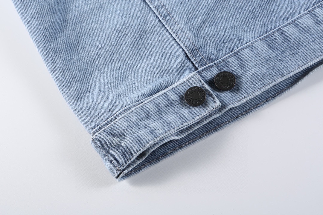 Burberry& Supreme 25ss 联名款战马牛仔外套牛仔蓝-Chinese UA Cheap High Quatity Brand Clothes Bags handbags Sneakers wholesale wholesaler seller from China Factory suppliers Fashion Clothing Shoes best Quality Beautiful Price Burberry& Supreme 25ss 联名款战马牛仔外套牛仔蓝