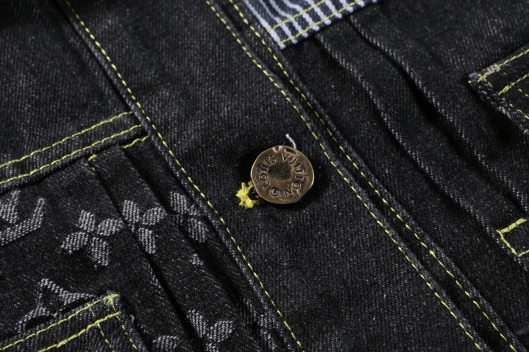 Louis Vuitton/路易威登 24ss 解构拼接满印提花牛仔外套黑-Chinese UA Cheap High Quatity Brand Clothes Bags handbags Sneakers wholesale wholesaler seller from China Factory suppliers Fashion Clothing Shoes best Quality Beautiful Price Louis Vuitton/路易威登 24ss 解构拼接满印提花牛仔外套黑