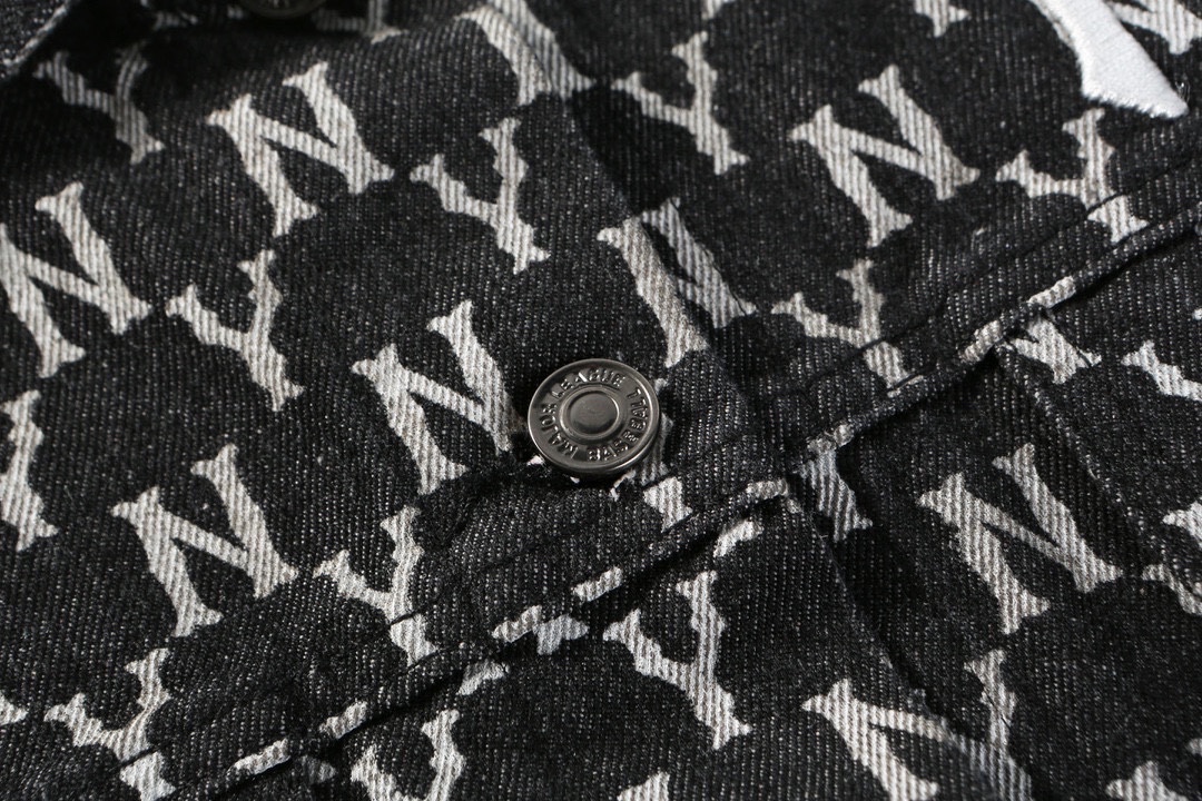Fashionable Streetwear: MLB 23FW Collection Featuring Cowboy Shirts and Couples’ Jackets - 图片 4