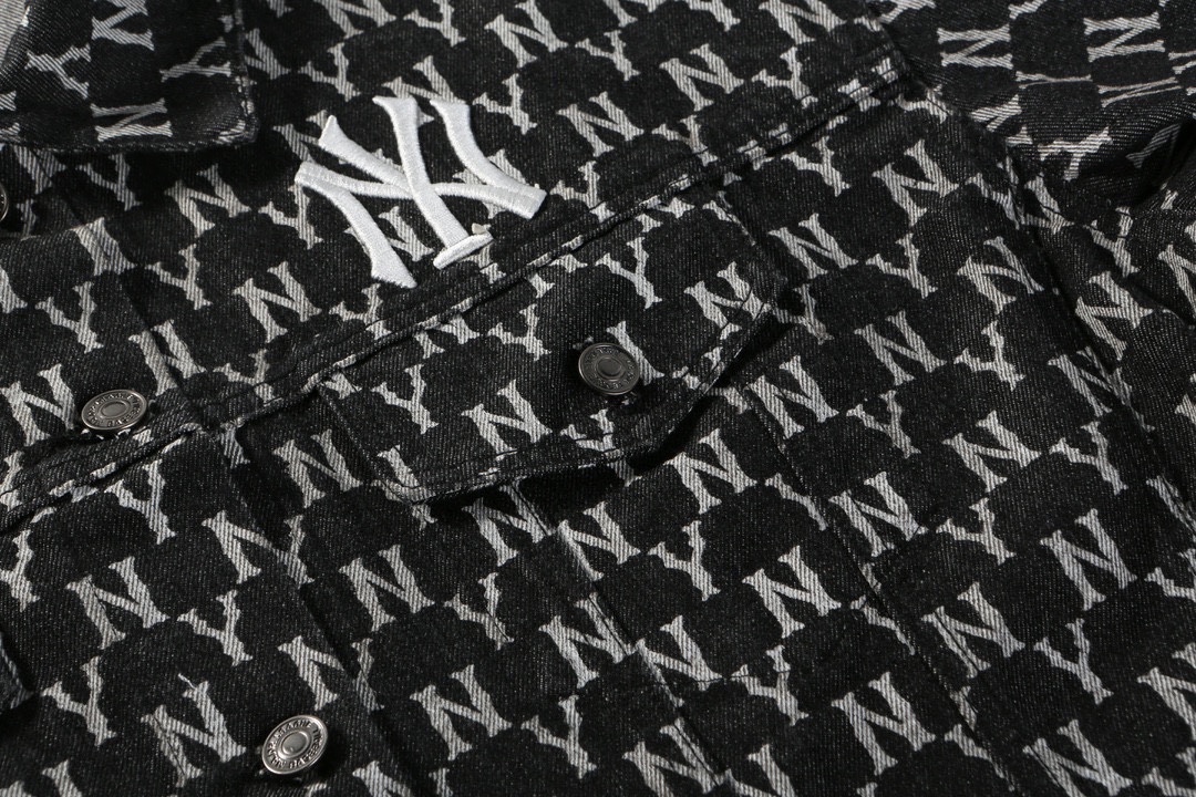 Fashionable Streetwear: MLB 23FW Collection Featuring Cowboy Shirts and Couples’ Jackets - 图片 6