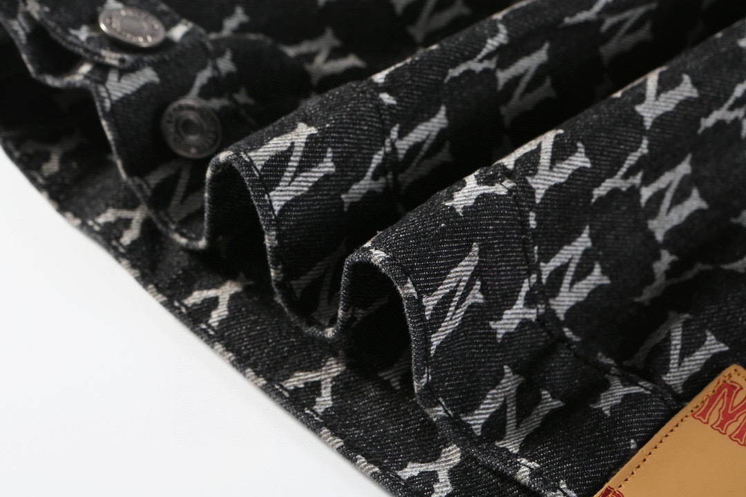 Fashionable Streetwear: MLB 23FW Collection Featuring Cowboy Shirts and Couples’ Jackets - 图片 9