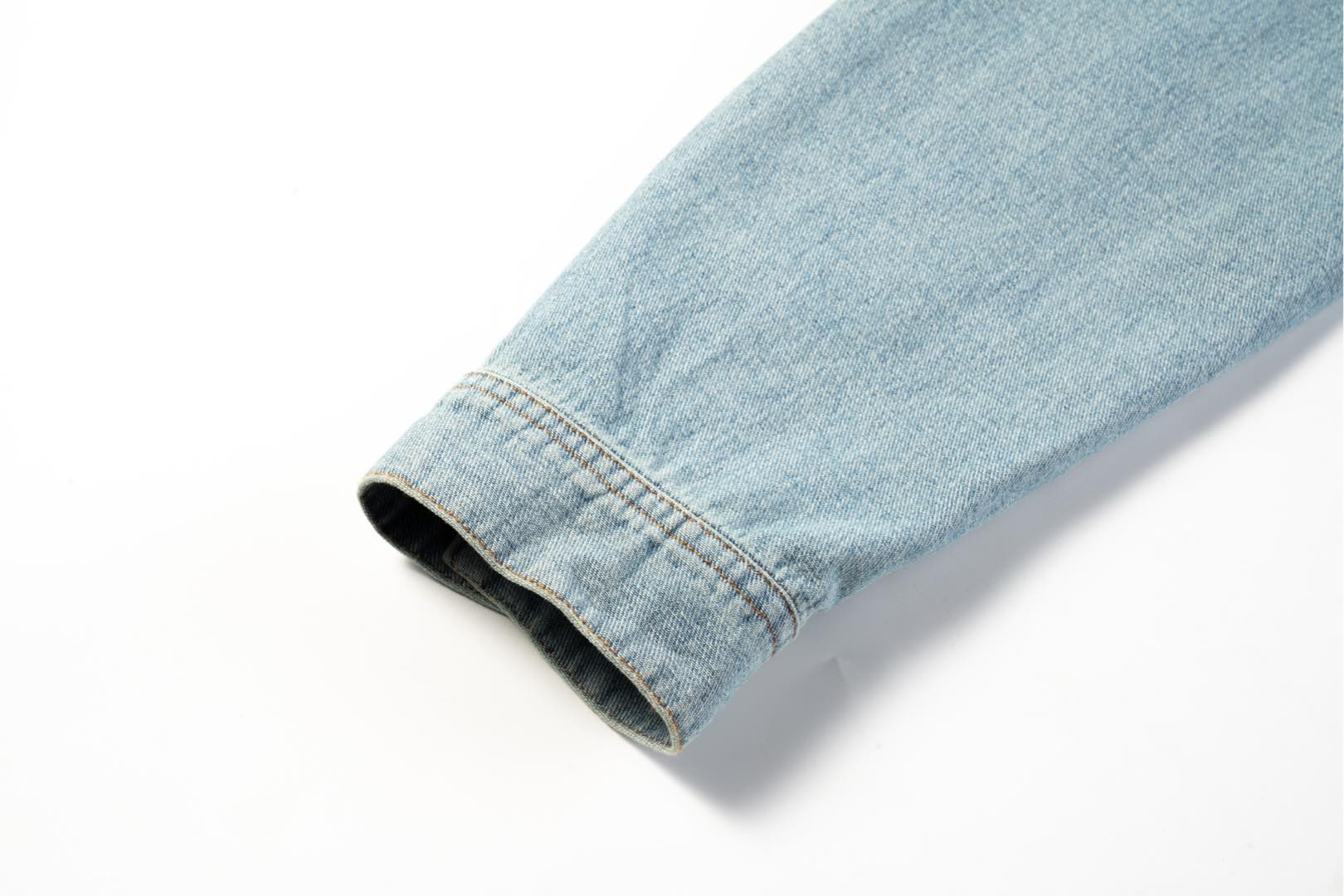 Burberry/巴宝莉 25ss 战马印花贴饰复古水洗生仔夹克外套-Chinese UA Cheap High Quatity Brand Clothes Bags handbags Sneakers wholesale wholesaler seller from China Factory suppliers Fashion Clothing Shoes best Quality Beautiful Price Burberry/巴宝莉 25ss 战马印花贴饰复古水洗生仔夹克外套