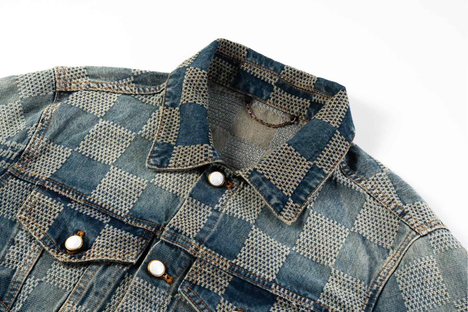 Louis Vuitton /路易威登 25ss 棋盘格怀旧牛仔外套 这款经典牛仔夹克-Chinese UA Cheap High Quatity Brand Clothes Bags handbags Sneakers wholesale wholesaler seller from China Factory suppliers Fashion Clothing Shoes best Quality Beautiful Price Louis Vuitton /路易威登 25ss 棋盘格怀旧牛仔外套 这款经典牛仔夹克