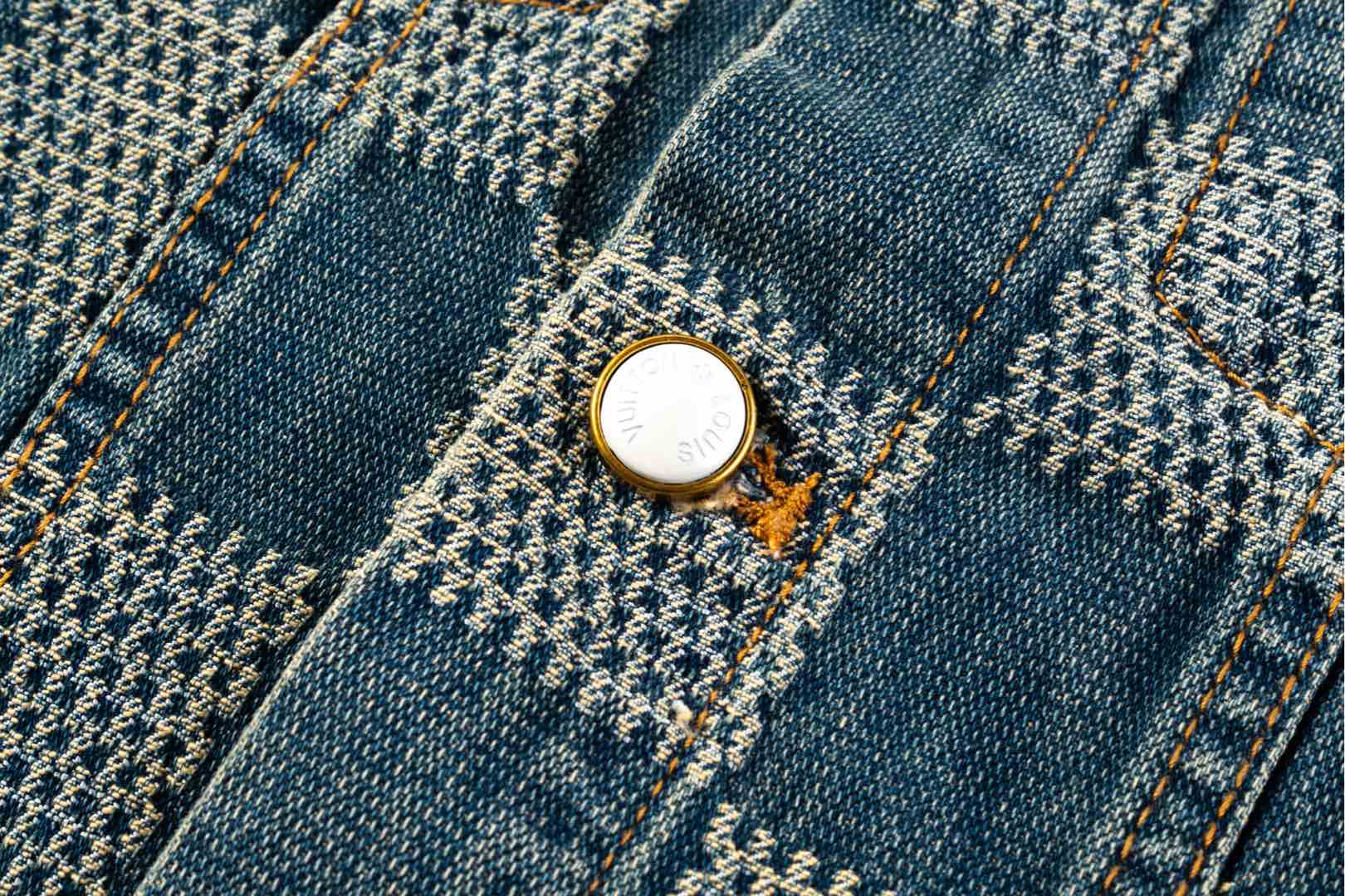 Louis Vuitton /路易威登 25ss 棋盘格怀旧牛仔外套 这款经典牛仔夹克-Chinese UA Cheap High Quatity Brand Clothes Bags handbags Sneakers wholesale wholesaler seller from China Factory suppliers Fashion Clothing Shoes best Quality Beautiful Price Louis Vuitton /路易威登 25ss 棋盘格怀旧牛仔外套 这款经典牛仔夹克