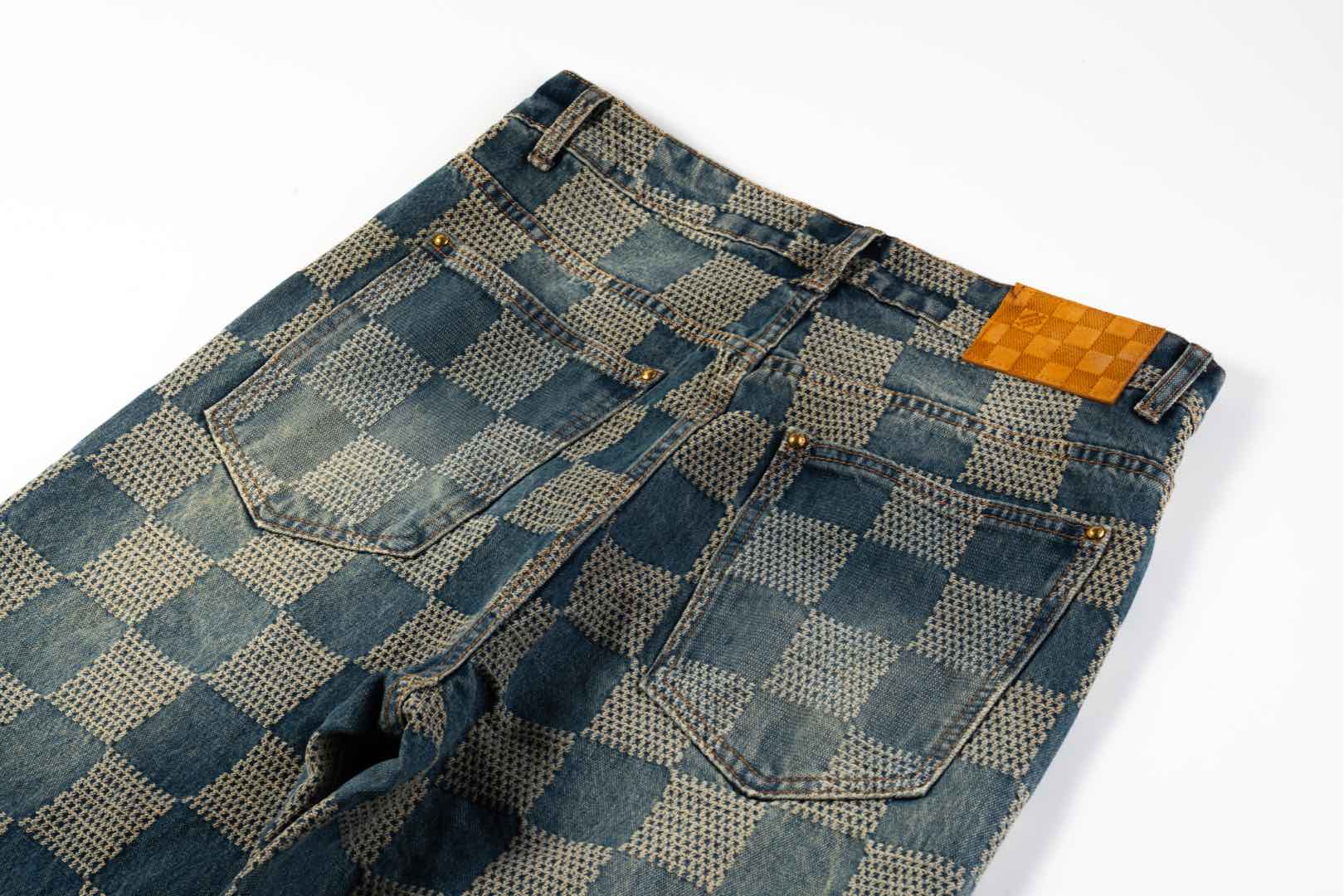 Louis Vuitton /路易威登 25ss棋盘格怀旧牛仔长裤-Chinese UA Cheap High Quatity Brand Clothes Bags handbags Sneakers wholesale wholesaler seller from China Factory suppliers Fashion Clothing Shoes best Quality Beautiful Price Louis Vuitton /路易威登 25ss棋盘格怀旧牛仔长裤