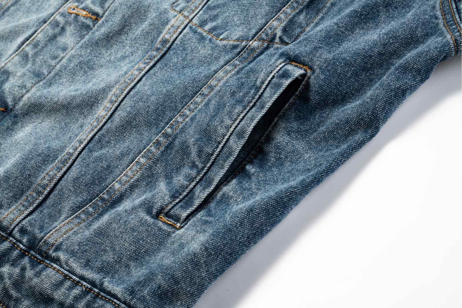 Luxury Cowboy Jacket by Miu Miu: Handcrafted Italian Import with Unique Details - 图片 3