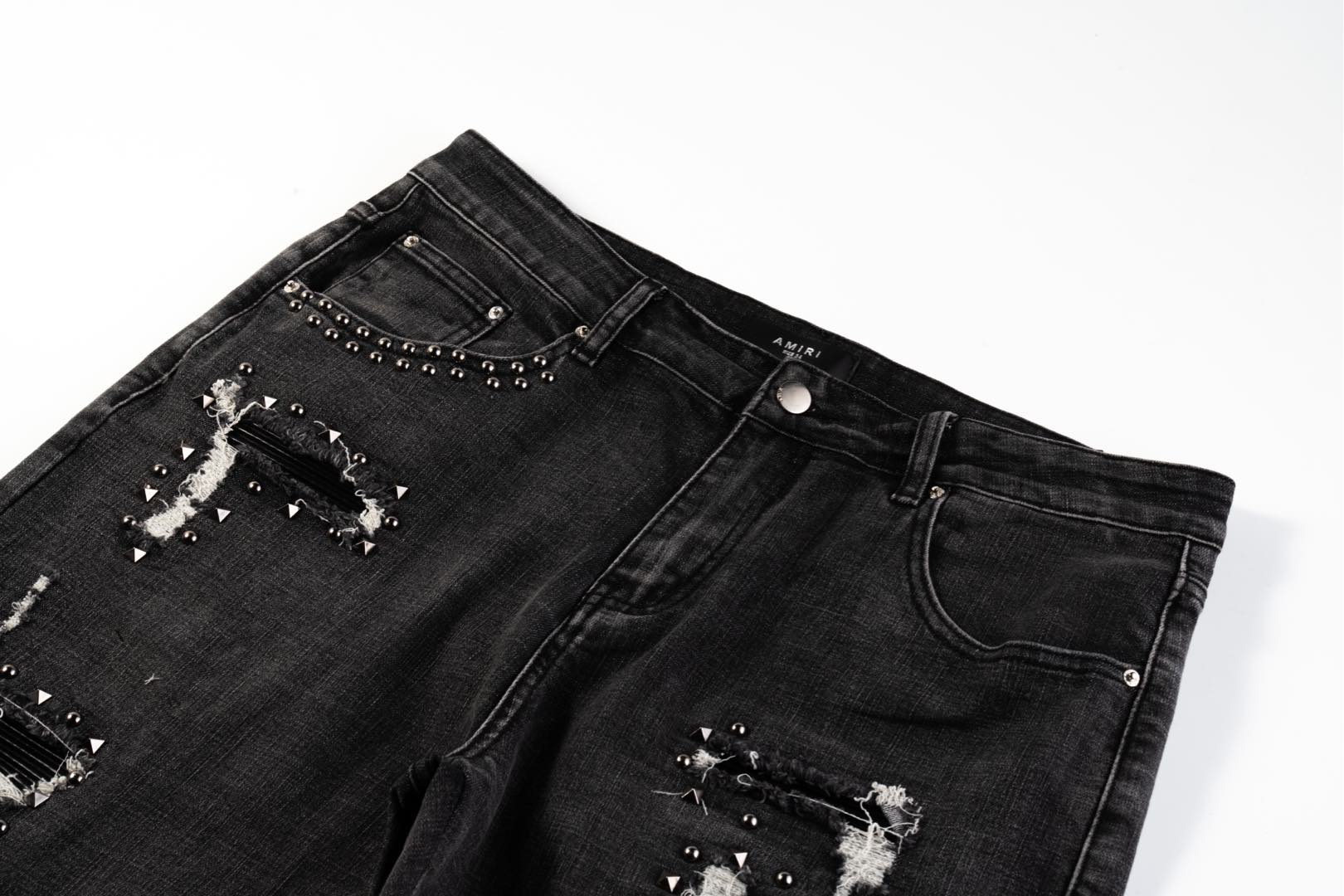 Trendy Men’s High Street Style: Amiri Water Drug House Collection Overview - 图片 5