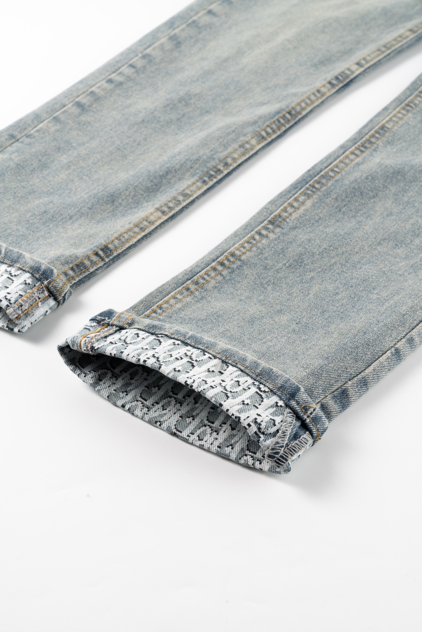 Dior’s Latest 1947 High-Quality Jeans: Classic, Comfortable, and Stylish! - 图片 5