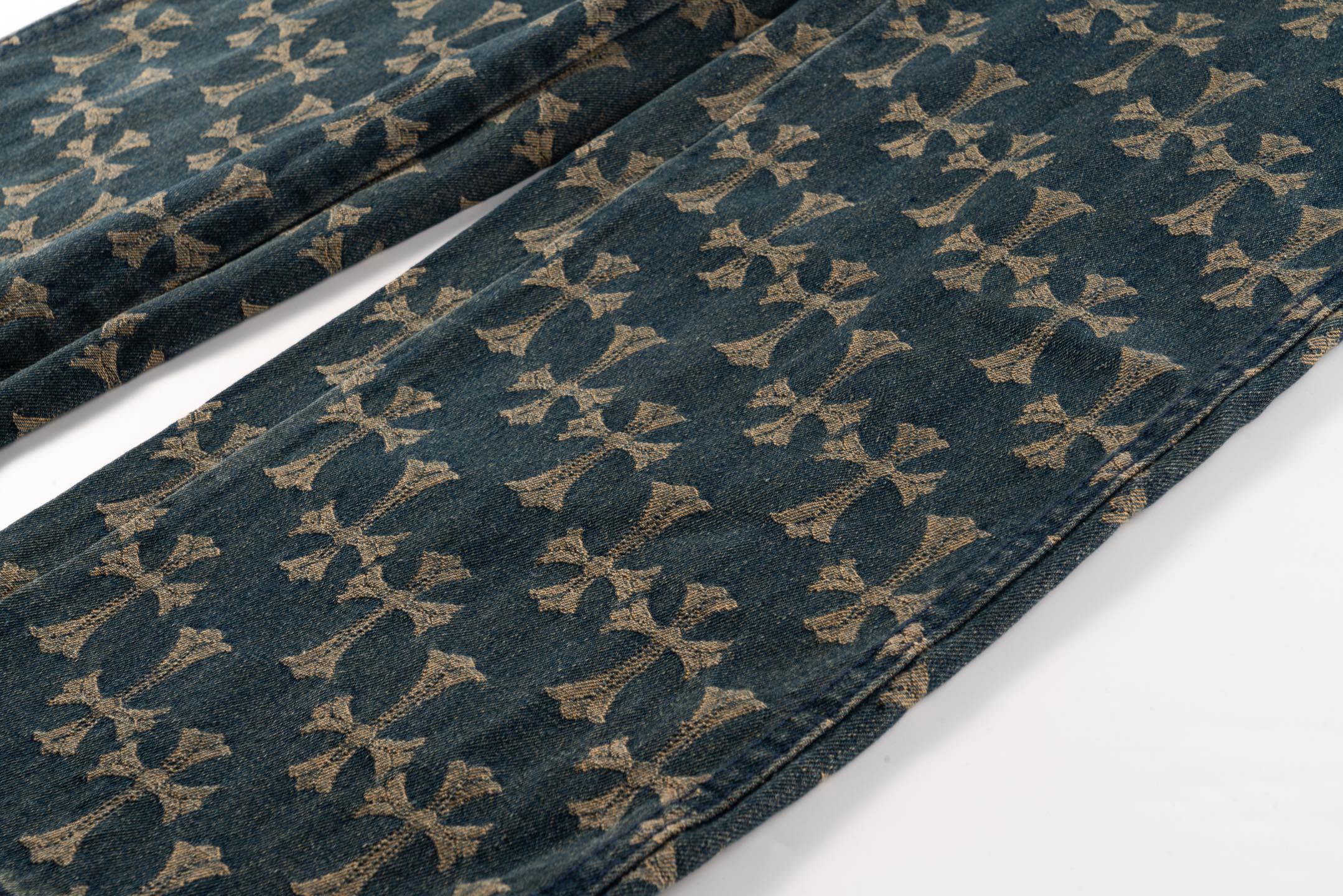 “Chrome Hearts 2024 Fall Collection: Unique Cross Design Pants in Blue (Style 1652)” - 图片 9