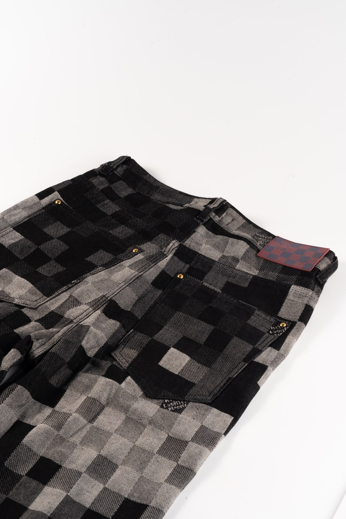 LOUIS VUITTON/路易威登 菲董联名马赛克棋盘格牛仔裤黑色-Chinese UA Cheap High Quatity Brand Clothes Bags handbags Sneakers wholesale wholesaler seller from China Factory suppliers Fashion Clothing Shoes best Quality Beautiful Price LOUIS VUITTON/路易威登 菲董联名马赛克棋盘格牛仔裤黑色