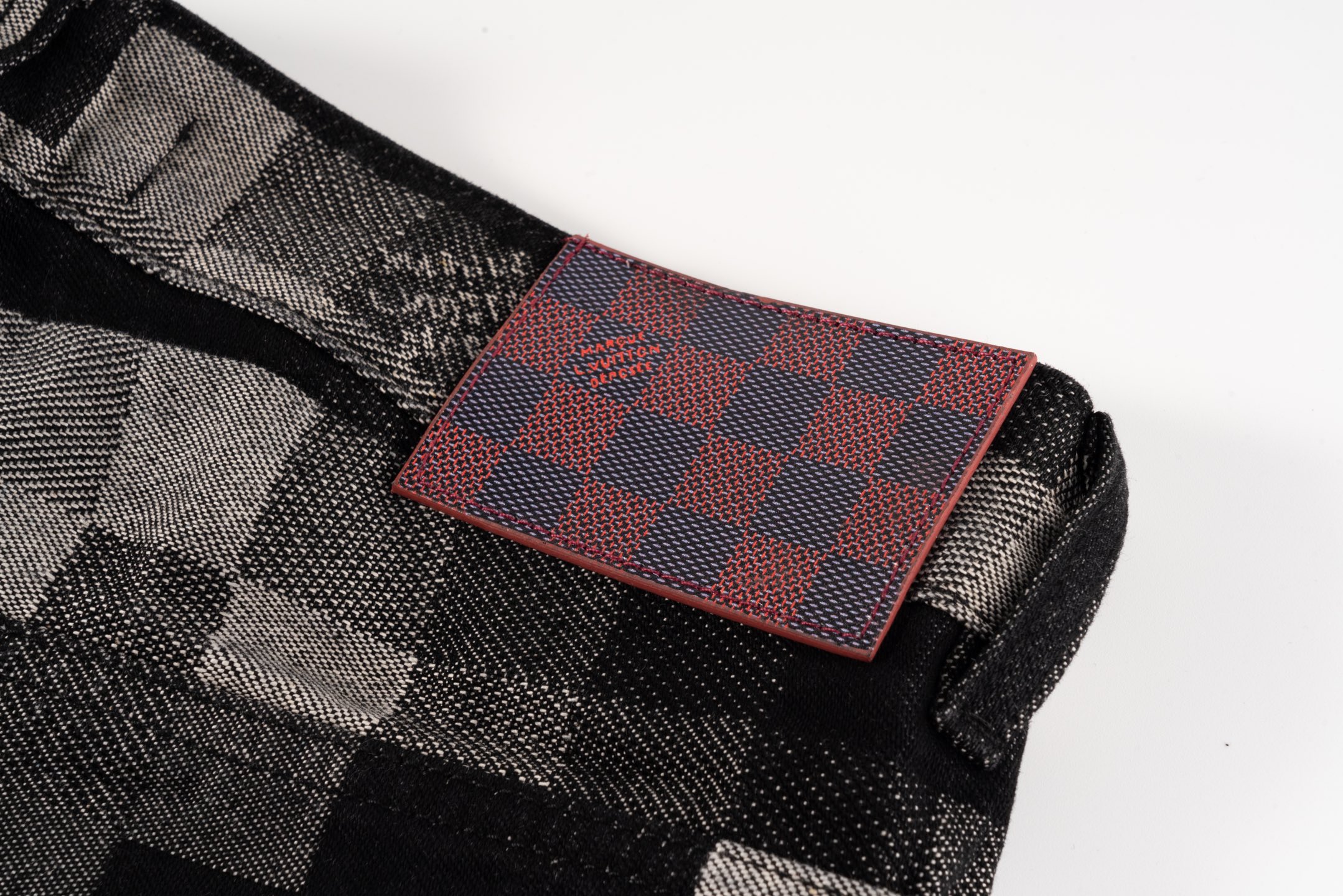 LOUIS VUITTON/路易威登 菲董联名马赛克棋盘格牛仔裤黑色-Chinese UA Cheap High Quatity Brand Clothes Bags handbags Sneakers wholesale wholesaler seller from China Factory suppliers Fashion Clothing Shoes best Quality Beautiful Price LOUIS VUITTON/路易威登 菲董联名马赛克棋盘格牛仔裤黑色