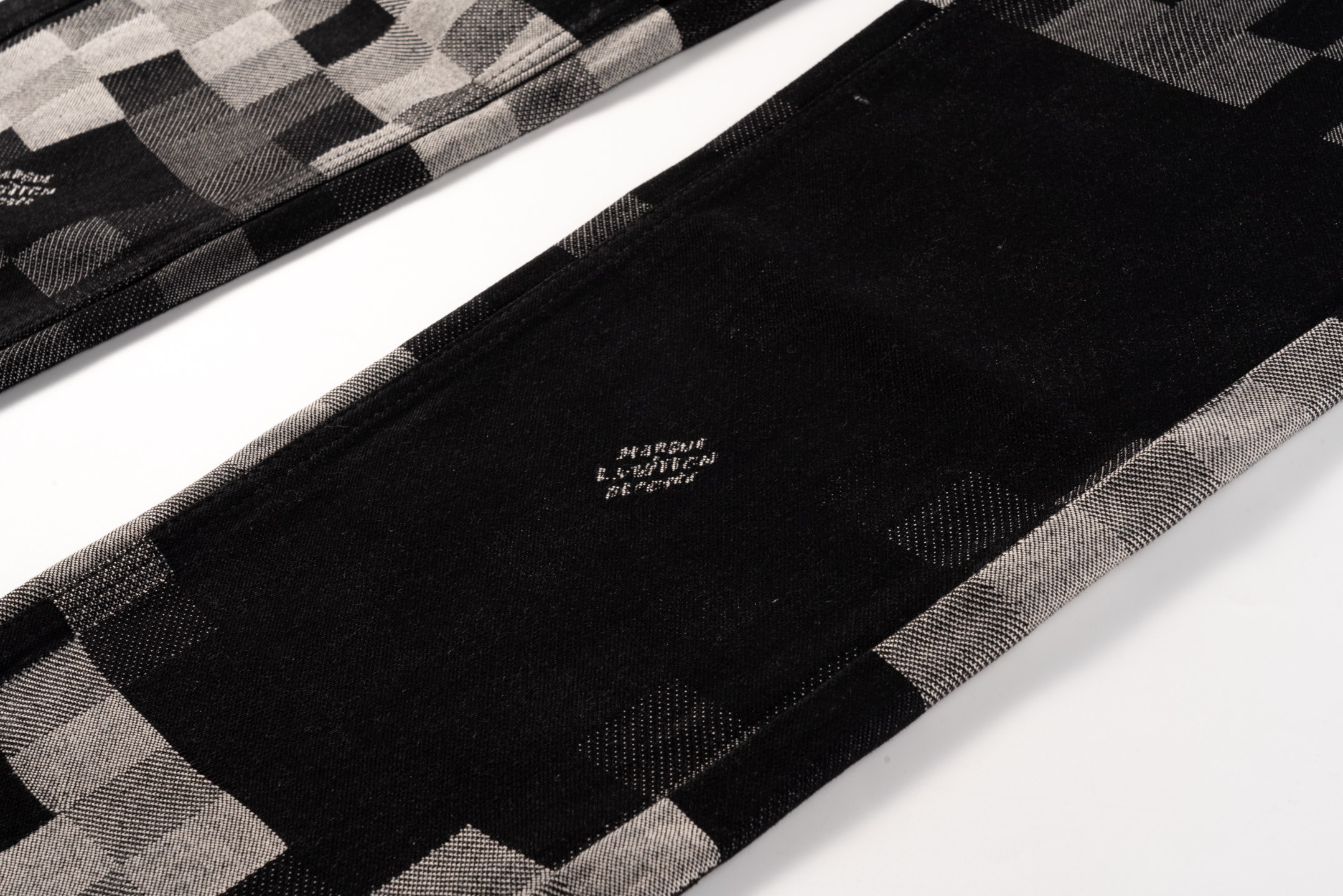 LOUIS VUITTON/路易威登 菲董联名马赛克棋盘格牛仔裤黑色-Chinese UA Cheap High Quatity Brand Clothes Bags handbags Sneakers wholesale wholesaler seller from China Factory suppliers Fashion Clothing Shoes best Quality Beautiful Price LOUIS VUITTON/路易威登 菲董联名马赛克棋盘格牛仔裤黑色