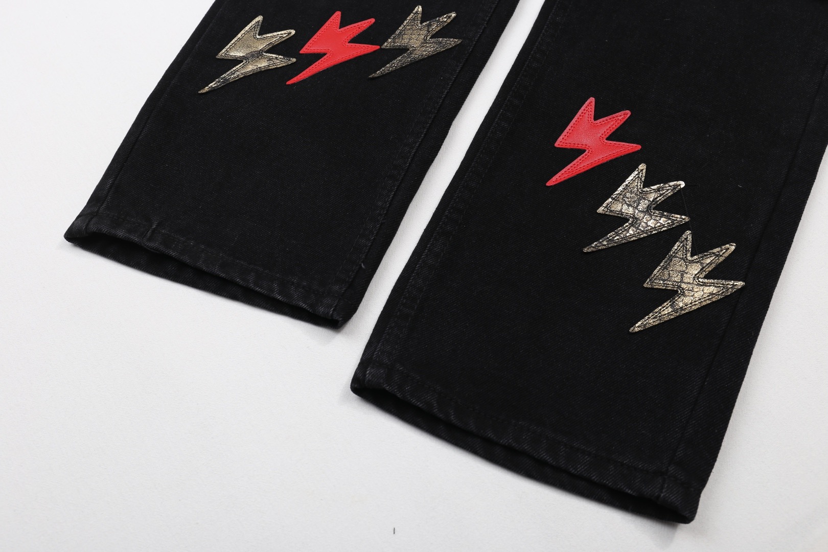Vintage Levi’s Jeans: Unique Pelvis Slings Boost Prices, Limited Sizes Available - 图片 3