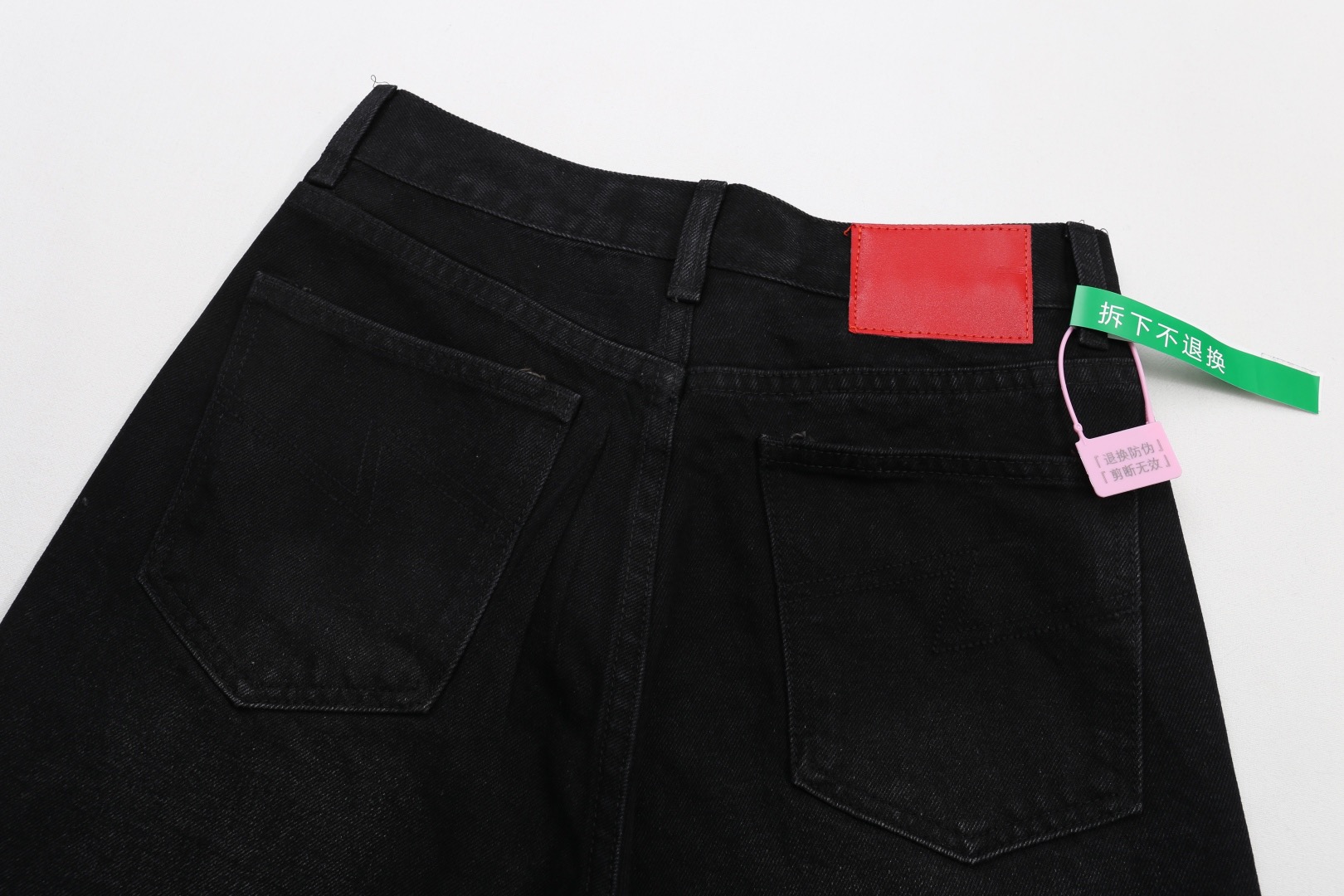 Vintage Levi’s Jeans: Unique Pelvis Slings Boost Prices, Limited Sizes Available - 图片 5