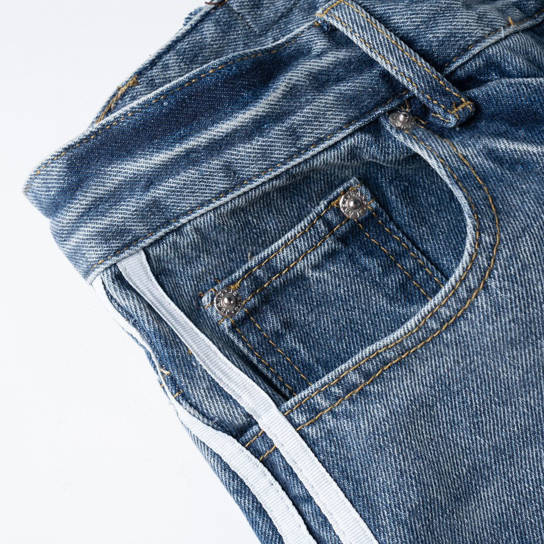 Balenciaga X Adidas Broad-Legged Jeans: Paris Fashion Family Collaboration, Water Wash Blue, Sizes 28-34 - 图片 3