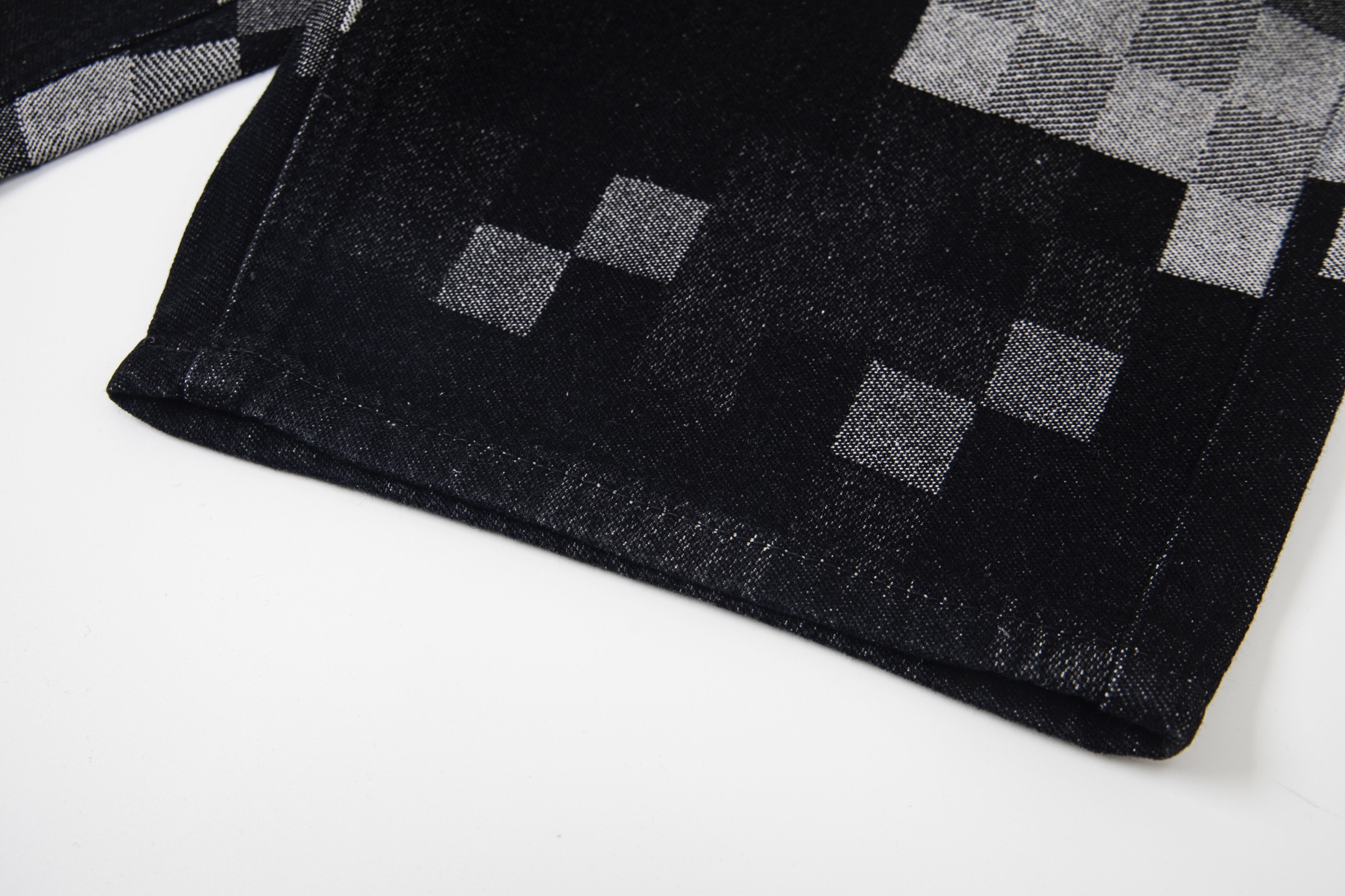 Louis Vuitton/路易威登24sS马赛克棋盘格提花生仔短裤 黑色