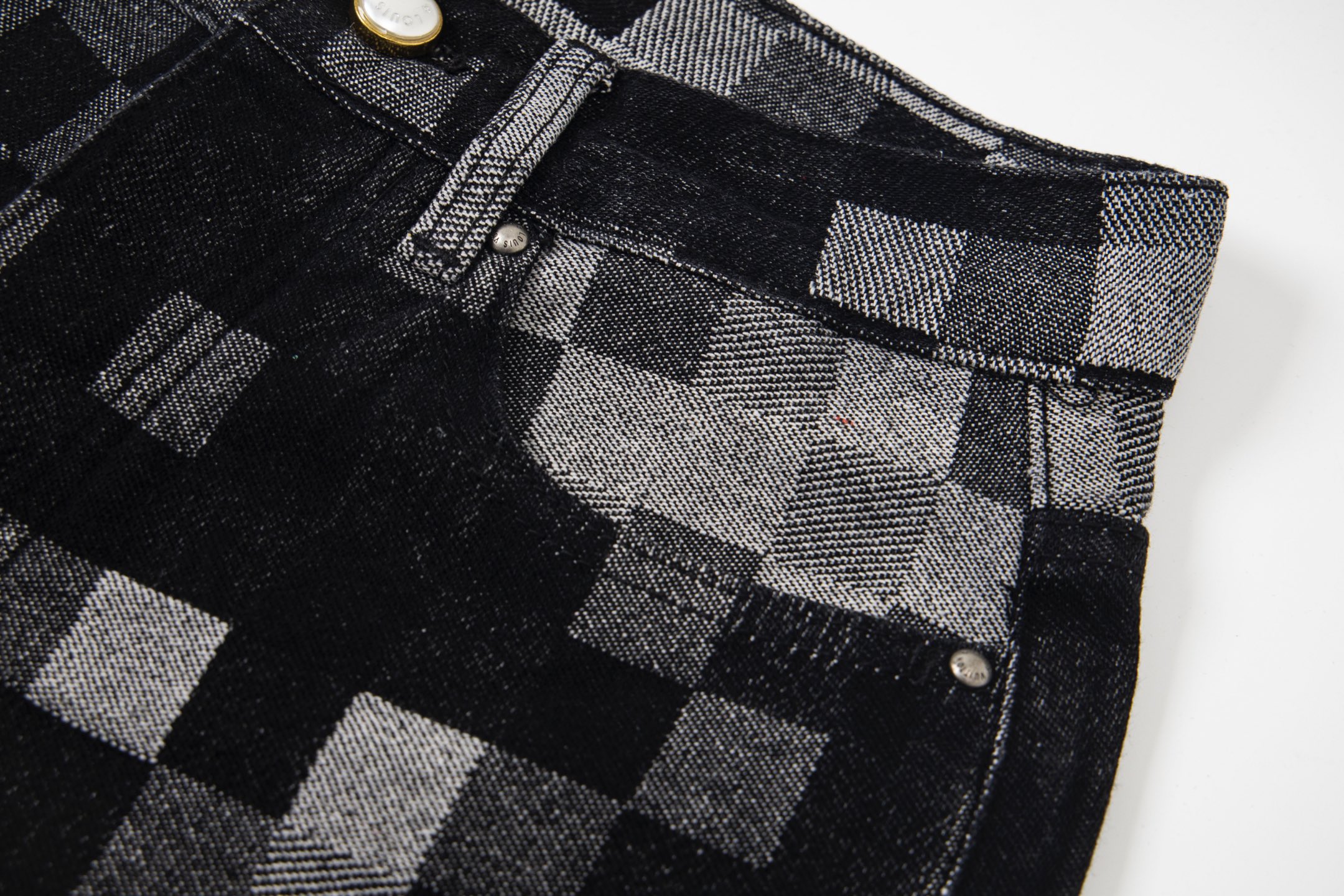 Louis Vuitton/路易威登24sS马赛克棋盘格提花生仔短裤 黑色