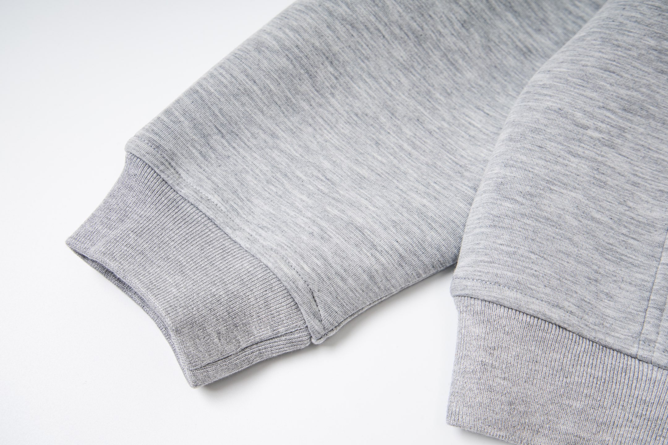 Miu Miu/缪缪 25ss 徽标贴布绣太空棉连帽外套