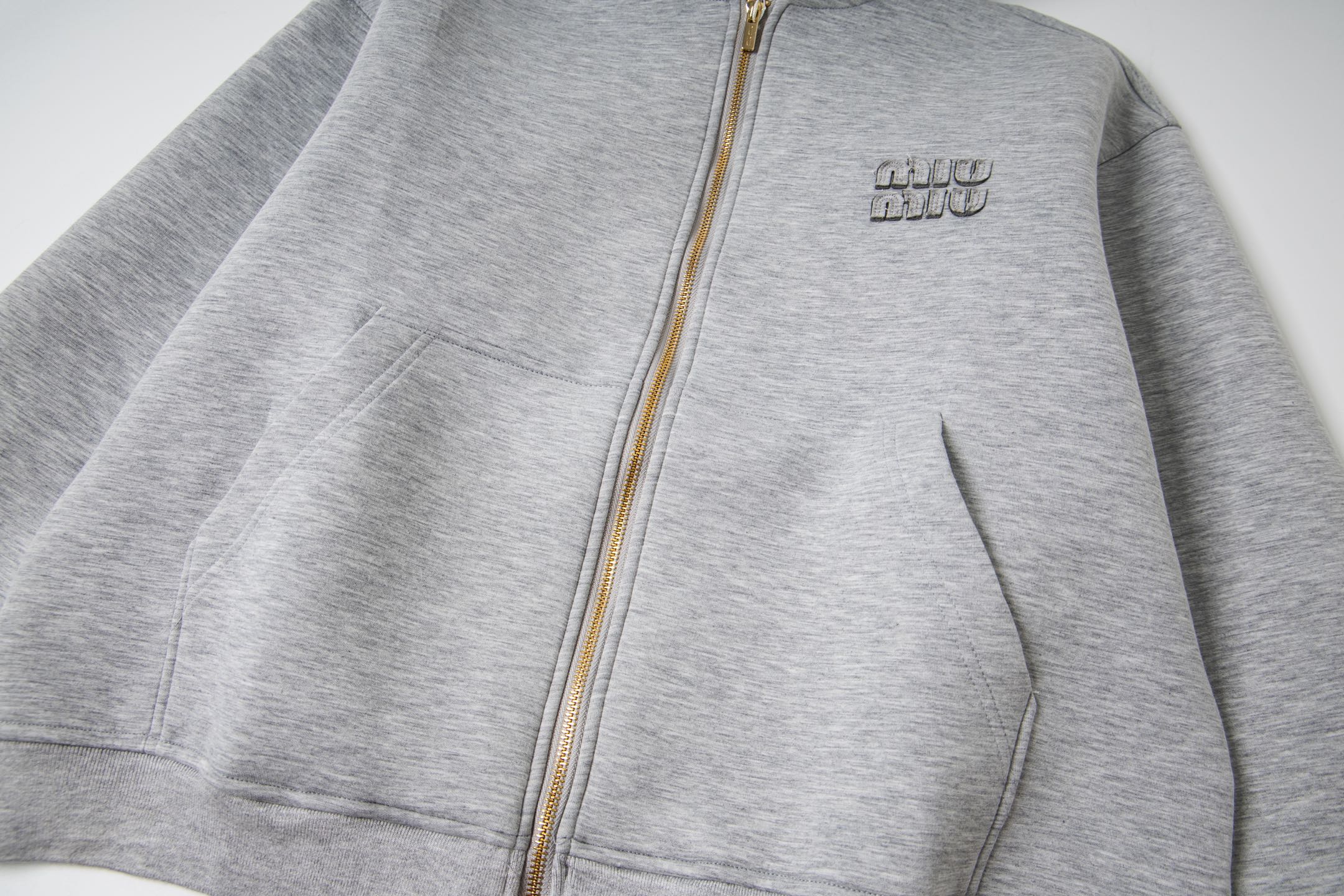 Miu Miu/缪缪 25ss 徽标贴布绣太空棉连帽外套