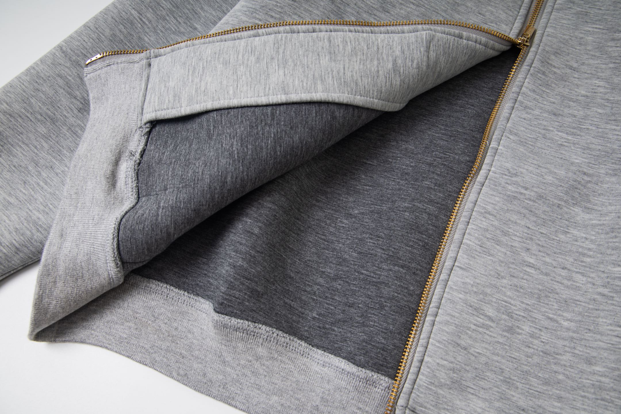 Miu Miu/缪缪 25ss 徽标贴布绣太空棉连帽外套