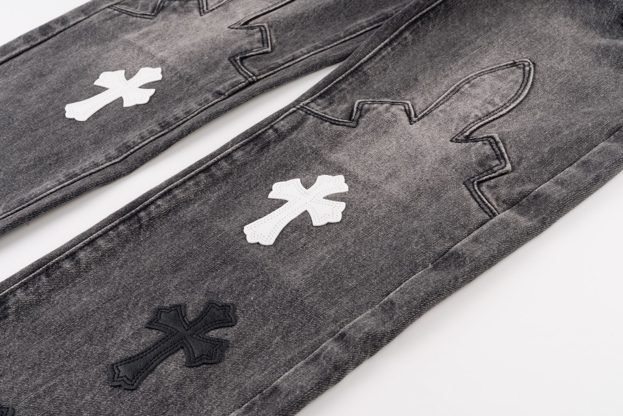 Chtome Heart/克罗心 25ss 城市限定火焰黑白贴皮牛仔裤黑色-莆田鞋,莆田鞋货源,高仿鞋,高仿鞋货源,安福档口,莆田高仿鞋,莆田鞋批发,高仿鞋批发,莆田高仿运动鞋,高仿运动鞋,莆田运动鞋 Chtome Heart/克罗心 25ss 城市限定火焰黑白贴皮牛仔裤黑色