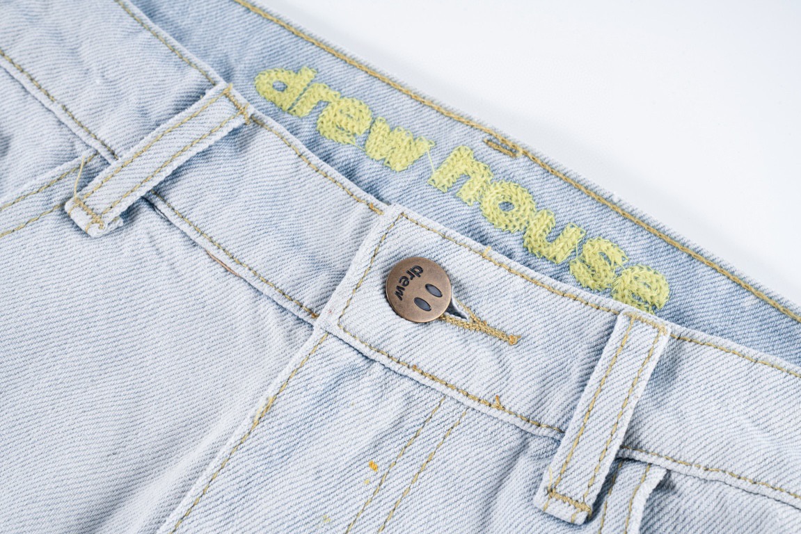 💰120
Drew House笑脸多处破洞冰蓝水洗直筒牛仔裤
Drew House 拼接水洗刺绣牛仔裤 重度水洗工艺,暗藏玄机的细节非常多,这次主推的裤子无论是版型还是上身都太完美,比伯以及欧阳娜娜等众多上身,从刺绣到印花以及口袋力度笑脸还有扣子的笑脸的每一个细节,都是一点一点去抠,面料采用12.2盎司上等牛仔布,牛仔只有到了12盎司以上才有牛仔独特的高端质感,水洗数次打样非常满意,右后口袋开模压印笑脸LOGO,左腿处采用笑脸LOGO刺绣,裤子破坏内里采用白色纯棉斜纹布,上面有胶浆印花的笑脸LOGO,口袋布工艺同上!
款号:1597#
颜色:蓝色
尺码:28 30 32 34
28码 腰围72 臀围100 裤长102
30码 腰围76 臀围104 裤长104
32码 腰围80 臀围110 裤长106
34码 腰围84 臀围116 裤长108
【PS: 手工测量误差1-3cm左右】