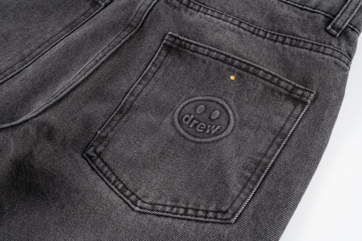 💰115
Drew House比伯同款黑色破洞笑脸高街破洞水洗泼墨牛仔裤 Drew黑色笑脸破洞泼墨fog风牛仔裤
Drew House 拼接水洗刺绣牛仔裤 重度水洗工艺,暗藏玄机的细节非常多,这次主推的裤子无论是版型还是上身都太完美,比伯以及欧阳娜娜等众多上身,从刺绣到印花以及口袋力度笑脸还有扣子的笑脸的每一个细节,都是一点一点去抠,面料采用12.2盎司上等牛仔布,牛仔只有到了12盎司以上才有牛仔独特的高端质感,水洗数次打样非常满意,右后口袋开模压印笑脸LOGO,左腿处采用笑脸LOGO刺绣,裤子破坏内里采用白色纯棉斜纹布,上面有胶浆印花的笑脸LOGO,口袋布工艺同上!
款号:1598#
颜色:黑色
尺码:28 30 32 34
28码 腰围72 臀围100 裤长102
30码 腰围76 臀围104 裤长104
32码 腰围80 臀围110 裤长106
34码 腰围84 臀围116 裤长108
【PS: 手工测量误差1-3cm左右】