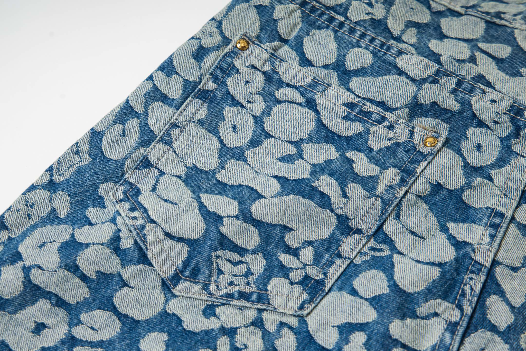 Louis Vuitton/路易威登 25ss 豹纹工装牛仔裤-High Quatity Cheap Brand wholesale wholesaler seller Clothes Bags handbags Sneakers Top Fashion Clothing Shoes from China Factory Chinese suppliers best Quality Beautiful Price Louis Vuitton/路易威登 25ss 豹纹工装牛仔裤