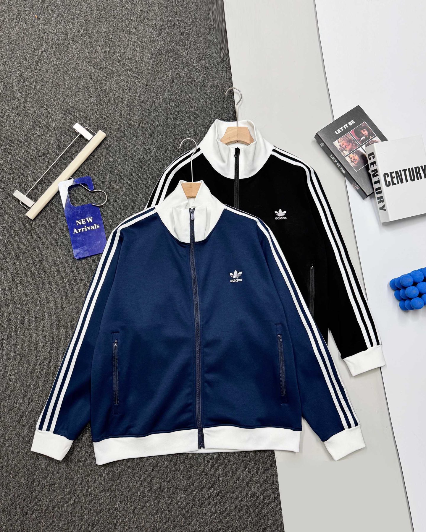 P105 Adidas chaqueta de cuello alto de estilo coreano nueva para 25s. Clásicas tres rayas + diseño de cuello alto con c…