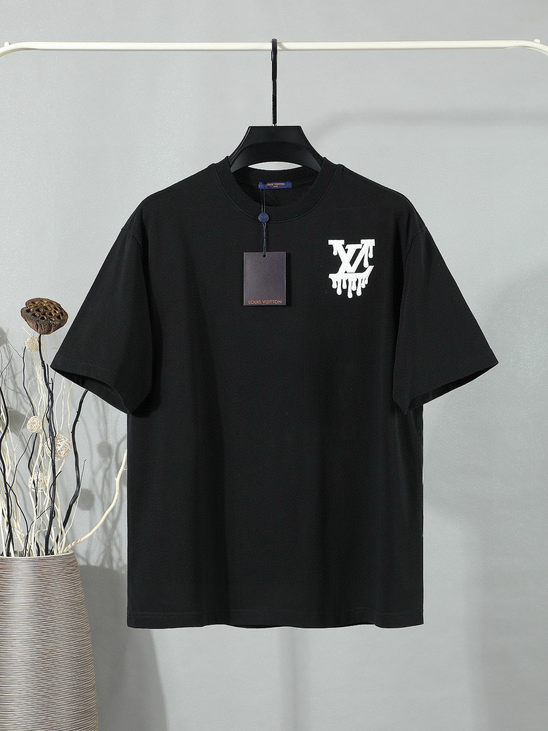 P100 Camiseta de versión pesada con bordado de parche de goteo de Louis Vuitton. Versión correcta del sistema operativo…
