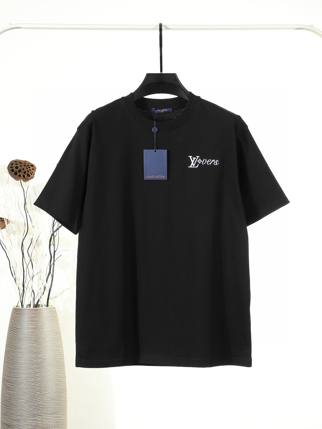 P95 Lv La nueva camiseta de media manga con parches bordados de Louis Vuitton. Pesado 300 gramos de tejido de doble hil…