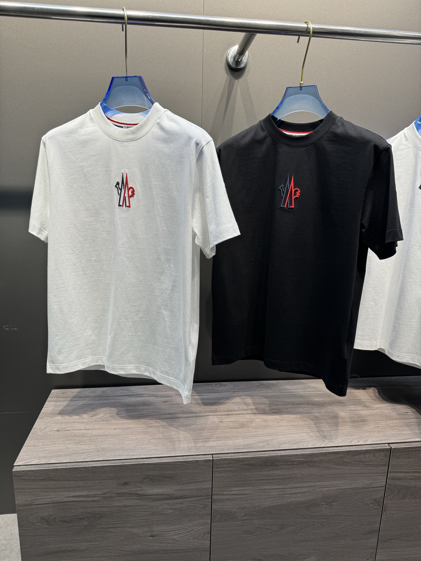 NO:142453,MC Classic Mark Sleeve Wool Logo Zhangzai S-2XL Black and White, Alexander Wang19860909MC 经典标 袖臂羊毛LOGO章仔 S-2XL黑白两色,,alexander wang,Men's clothing