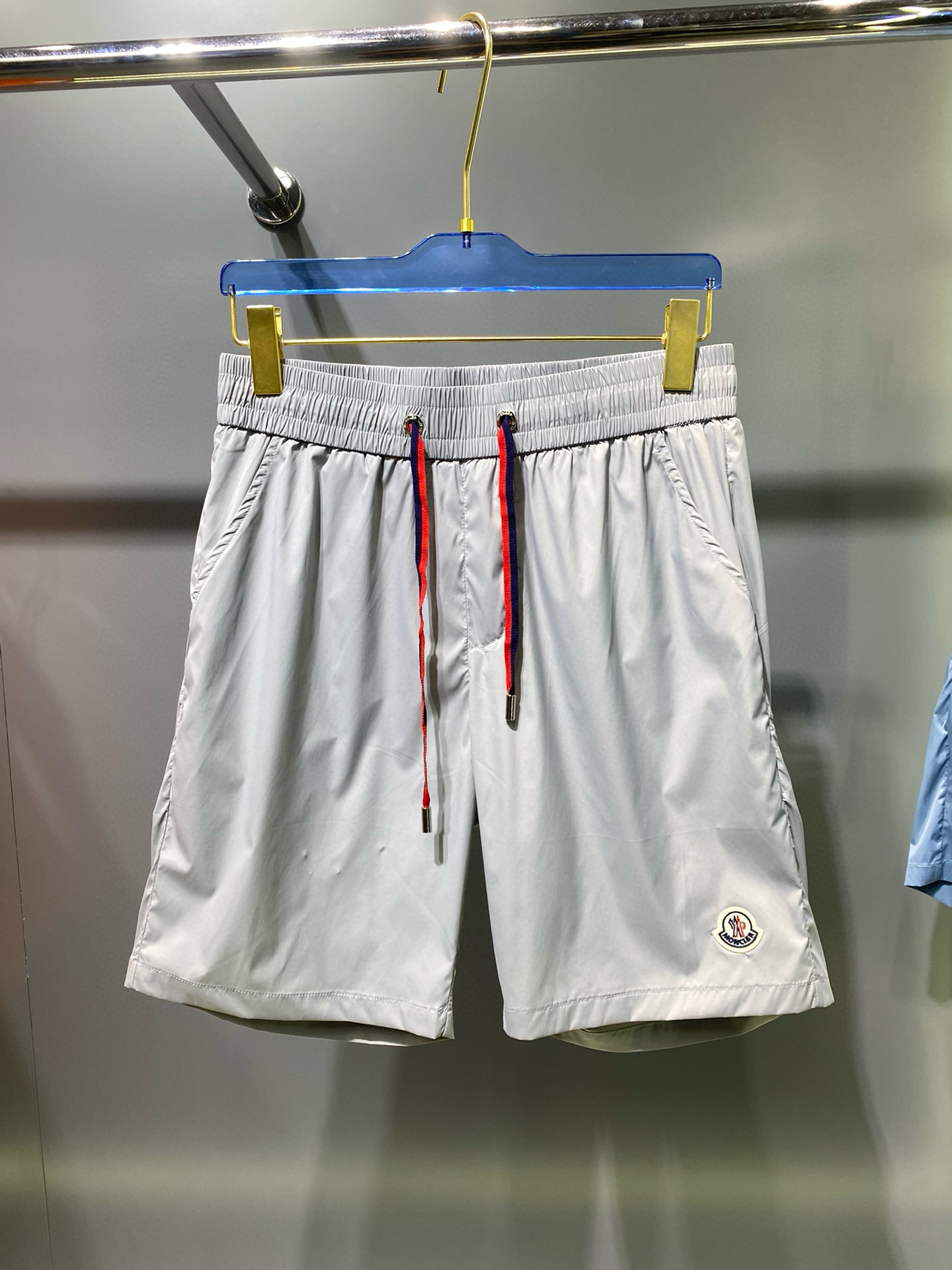 NO:149733,The latest shorts, using customer-supplied quick-drying polyester fiber fabric, craftsmanship highlights the brand characteristics. This fabric is soft, comfortable and breathable. The waist elastic belt webbing drawstring design is adjustable at will. It is the most suitable and versatile style for spring and summer wear. Size L-Xxxxl, shorts, alexander wang19860909最新款短裤 ,采用客供速干聚酯纤维面料,工艺彰显品牌特征,这样的面料柔软舒适透气,腰部松紧腰带织带抽绳设计随意调节大小,春夏穿着最适宜百搭款,尺码L-Xxxxl,,shorts,alexander wang,Men's clothing