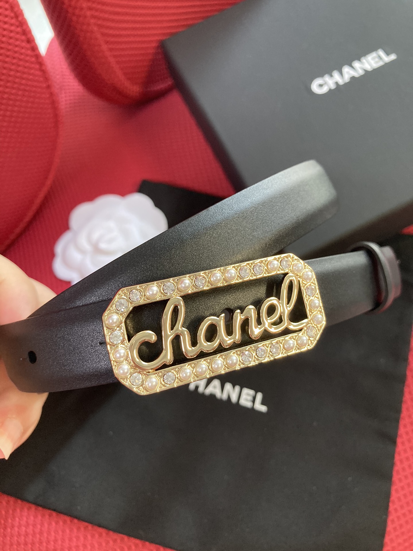 chanel24scc珍珠与水钻logo字母搭扣黄铜金属小牛皮腰带手感柔软细腻2.0cm