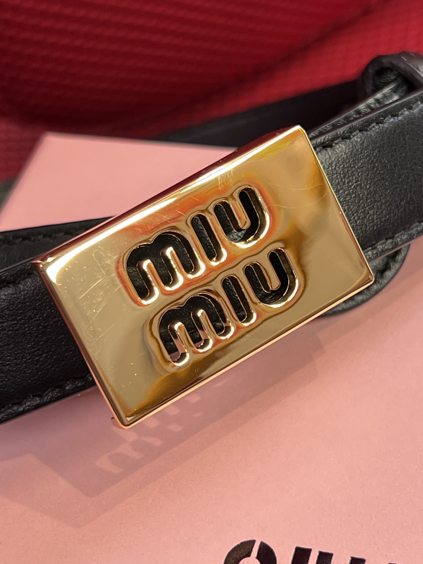 Miu Miu 代购级 缪缪miumiu 新款 ，营造 撞色与纹理效果 搭扣饰醒目徽标 2cm