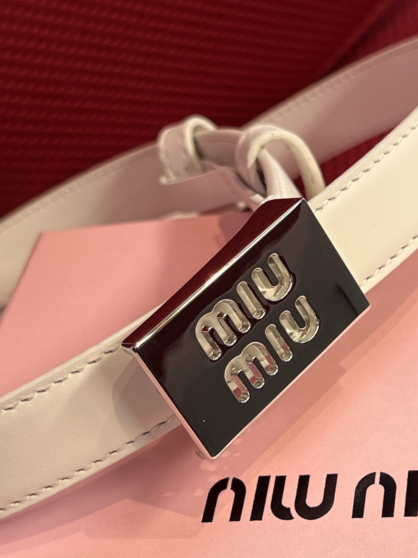 Miu Miu 代购级 缪缪miumiu 新款 ，营造 撞色与纹理效果 搭扣饰醒目徽标 2cm