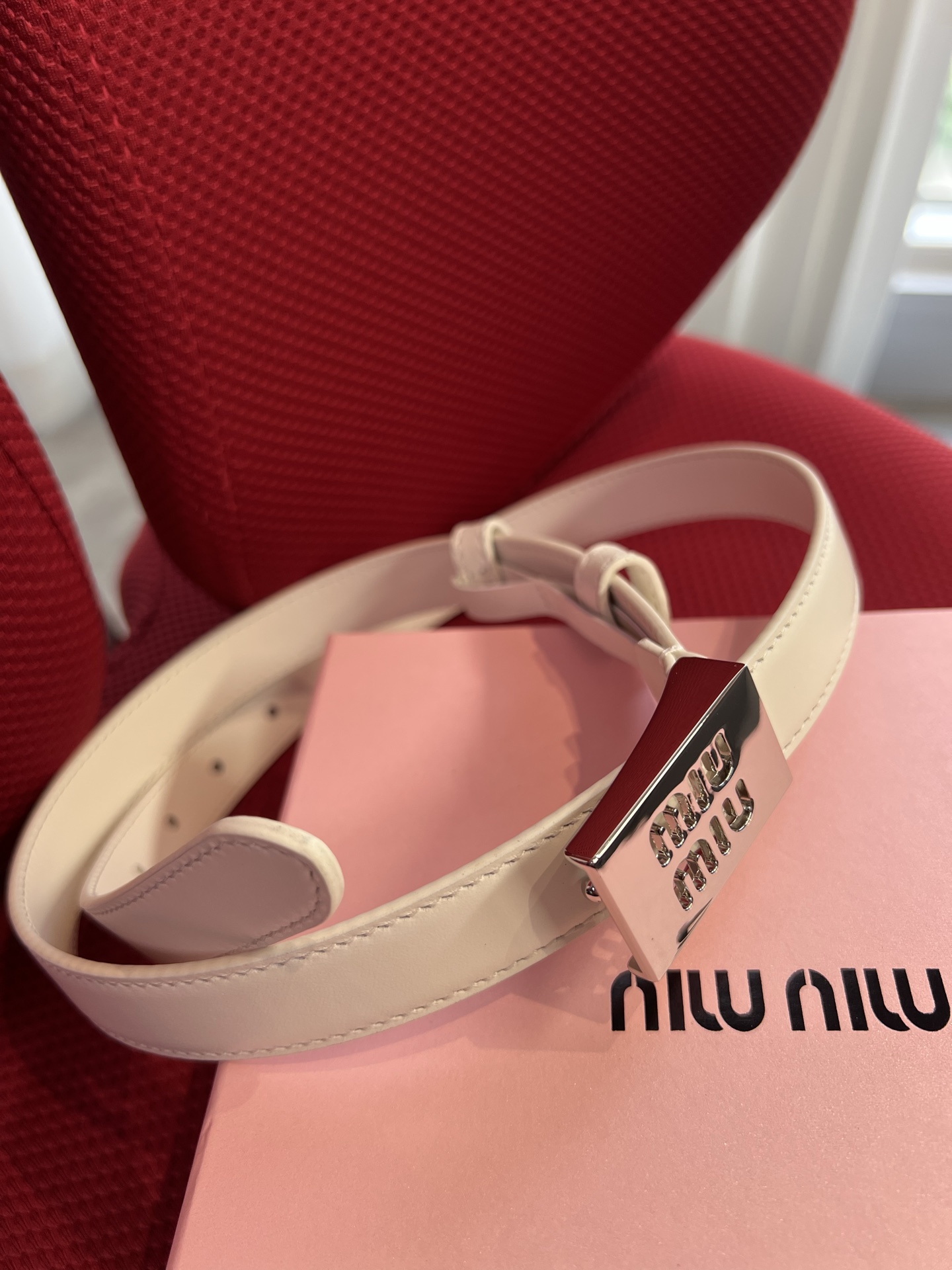Miu Miu 代购级 缪缪miumiu 新款 ，营造 撞色与纹理效果 搭扣饰醒目徽标 2cm